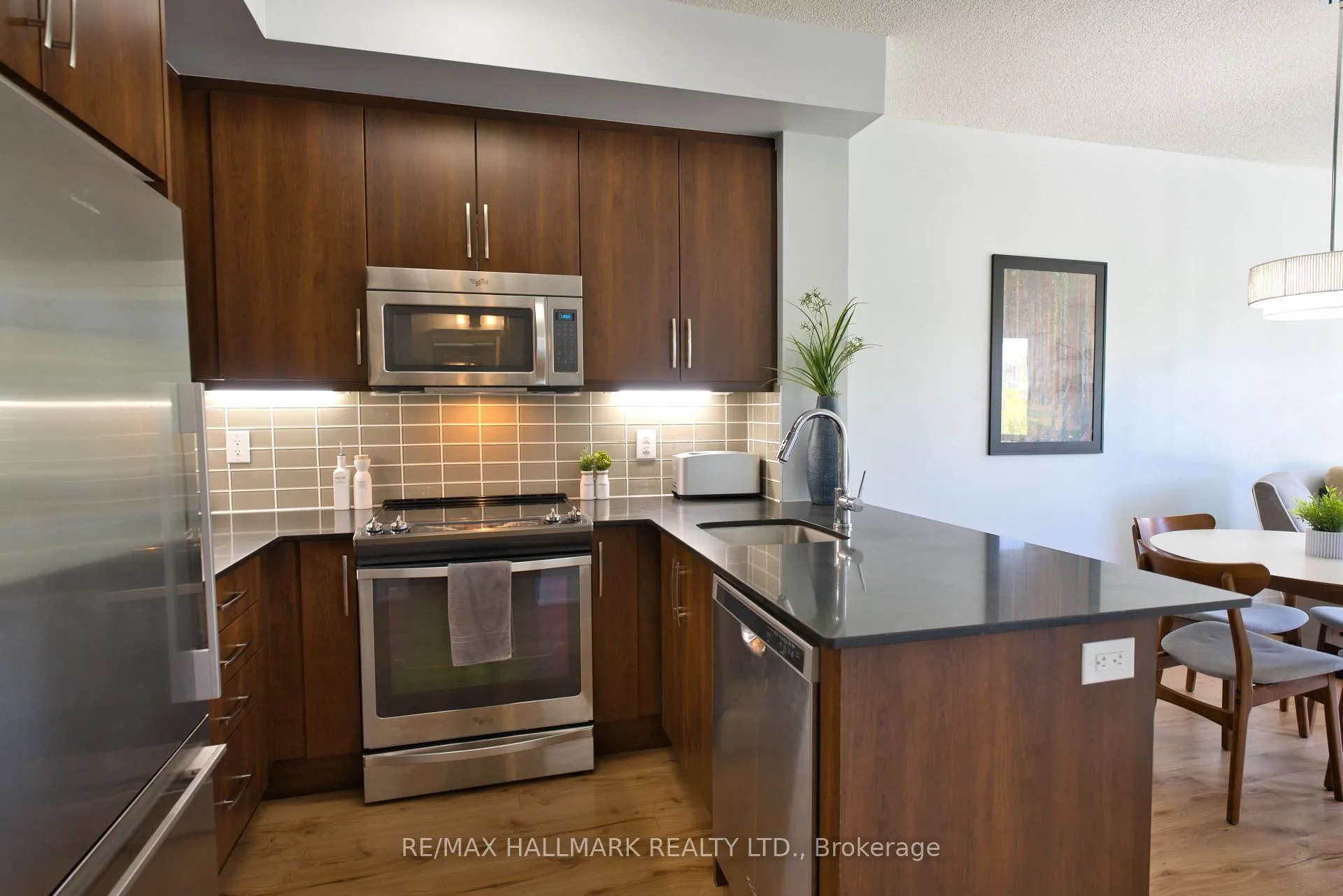 Photo 6 of Unit 316, 2 Old Mill Drive, Toronto, High Park-Swansea — HOMEH
