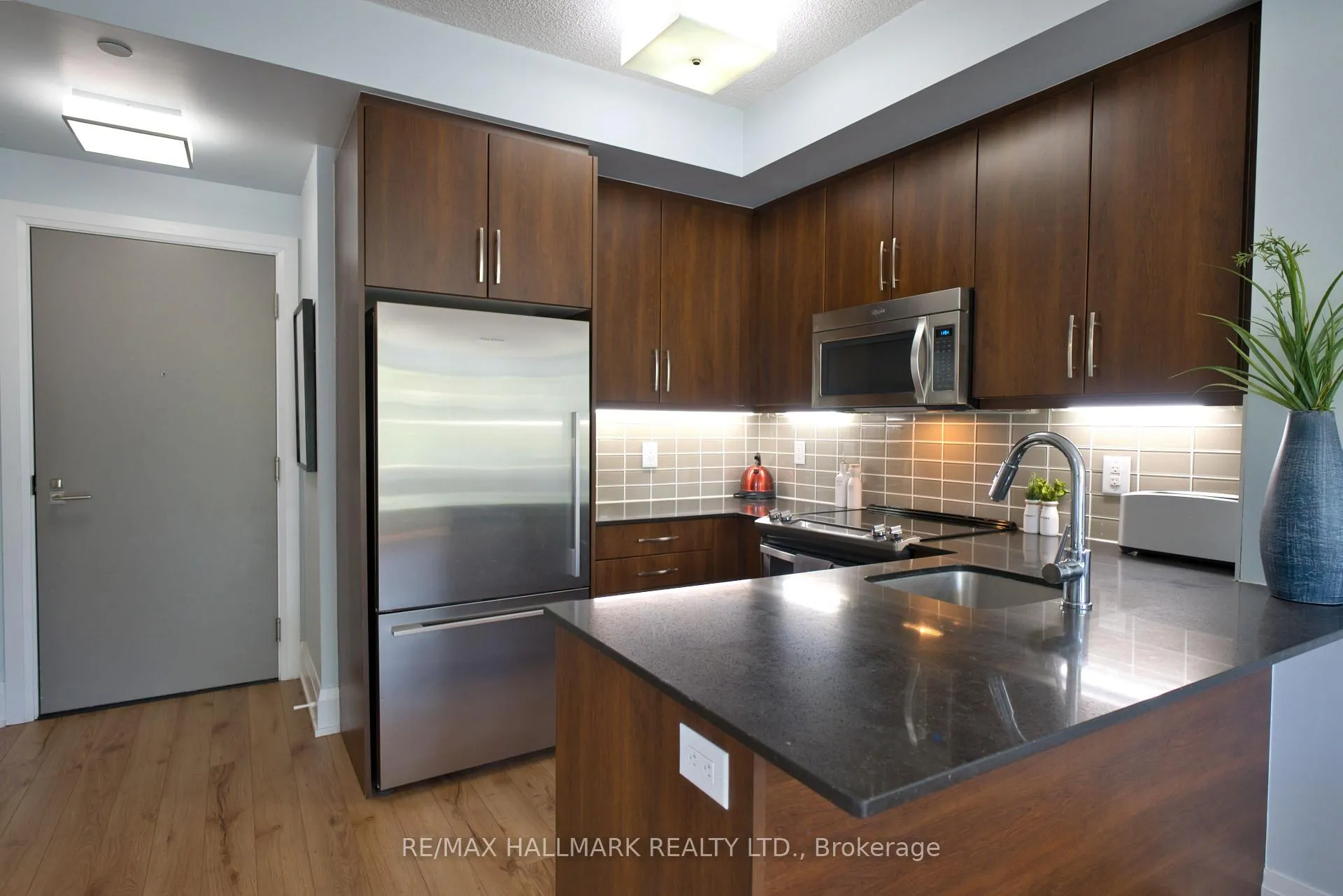 Photo 7 of Unit 316, 2 Old Mill Drive, Toronto, High Park-Swansea — HOMEH