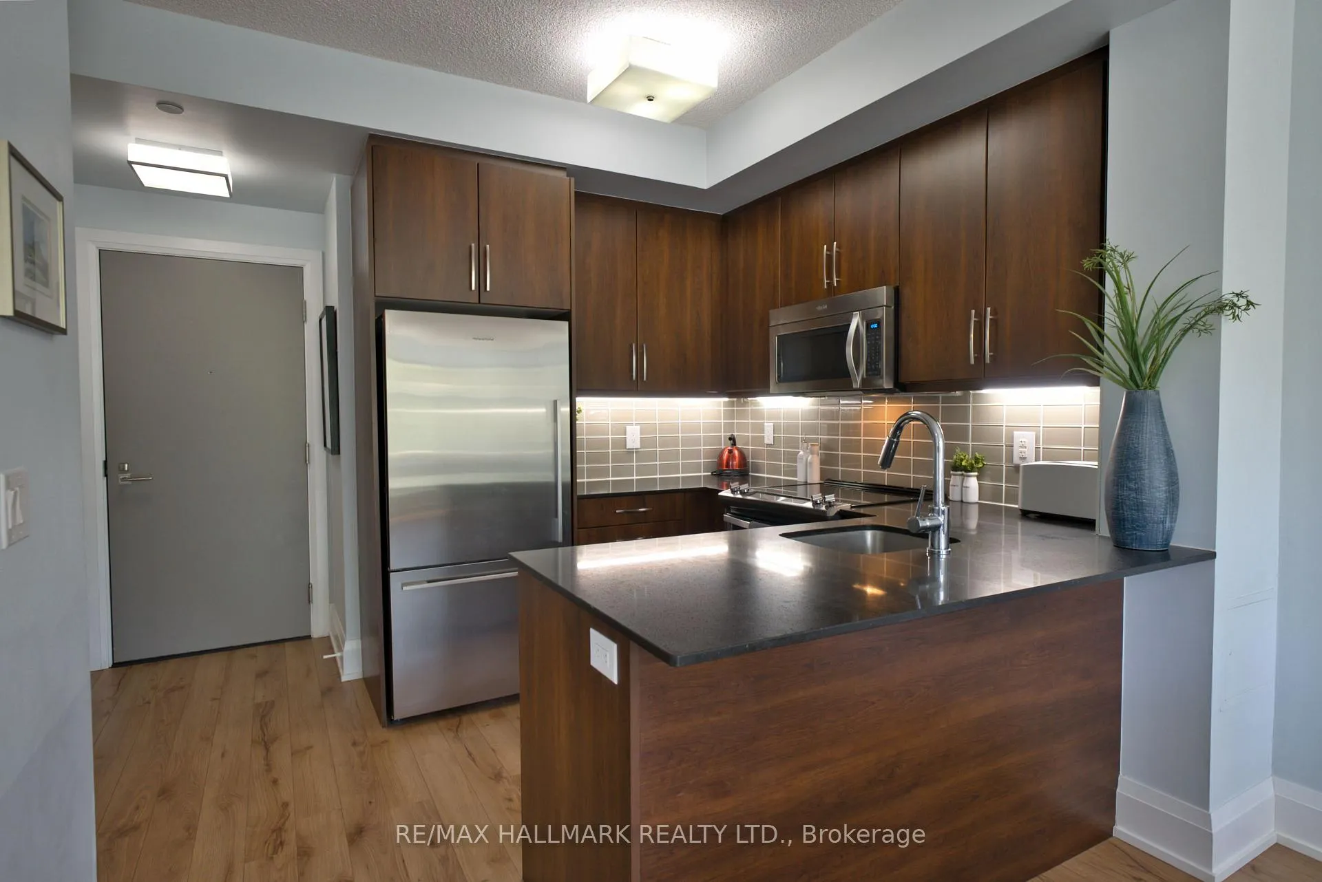 Photo 8 of Unit 316, 2 Old Mill Drive, Toronto, High Park-Swansea — HOMEH