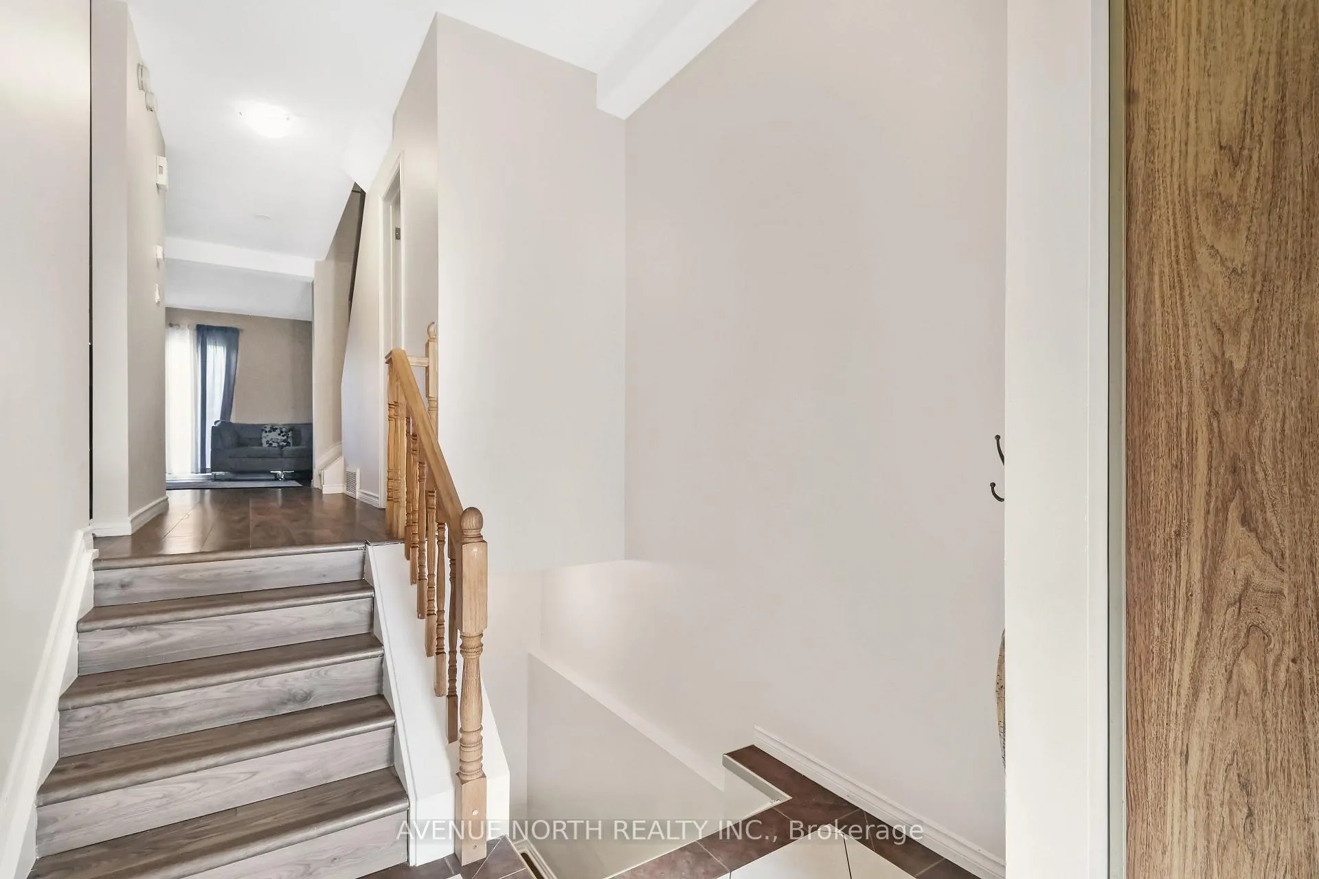 Photo 5 of 494 Sandhamn Private, Ottawa, Hunt Club Park/Greenboro — HOMEH