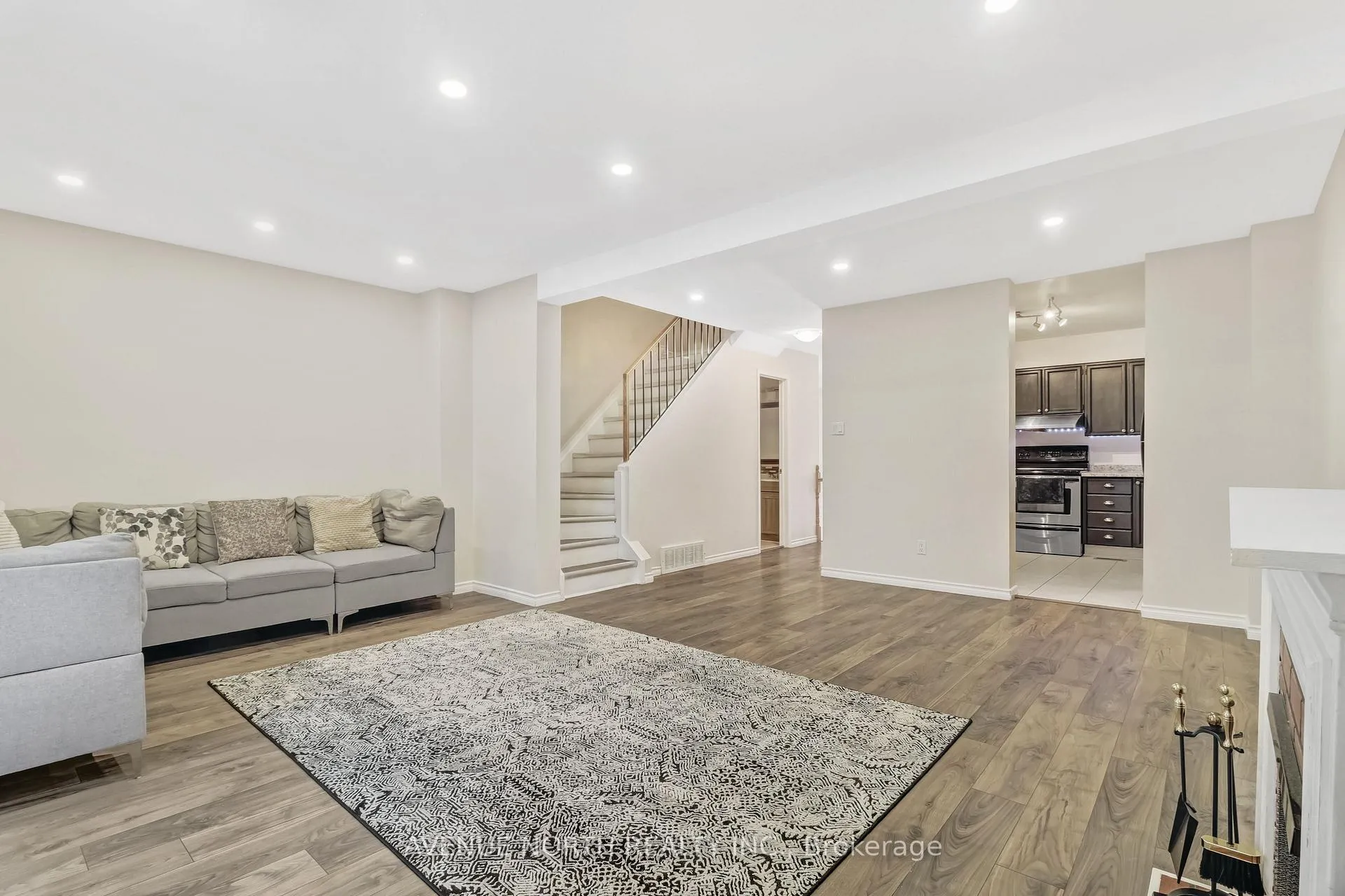 Photo 8 of 494 Sandhamn Private, Ottawa, Hunt Club Park/Greenboro — HOMEH