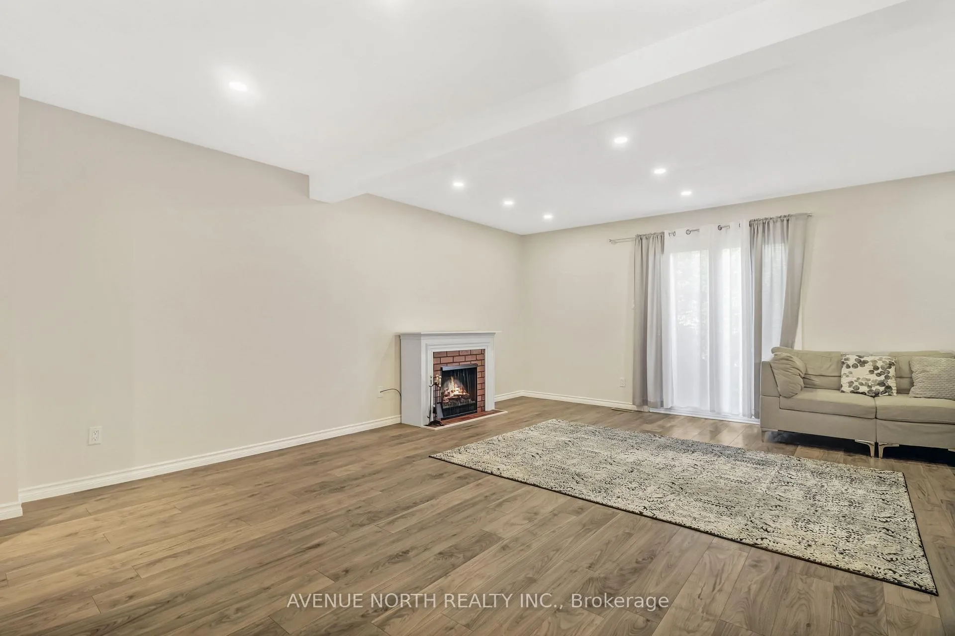 Photo 9 of 494 Sandhamn Private, Ottawa, Hunt Club Park/Greenboro — HOMEH