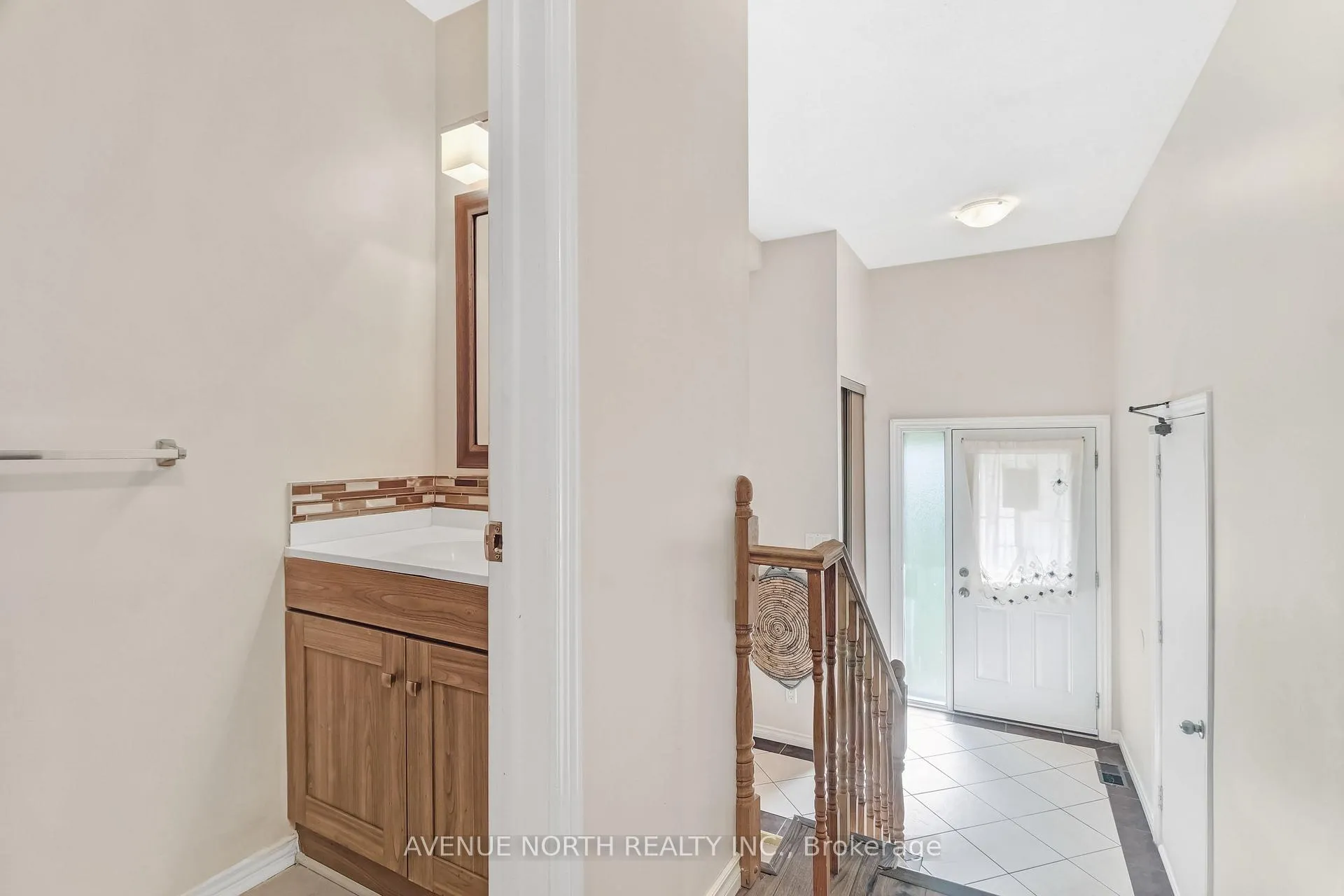Photo 10 of 494 Sandhamn Private, Ottawa, Hunt Club Park/Greenboro — HOMEH