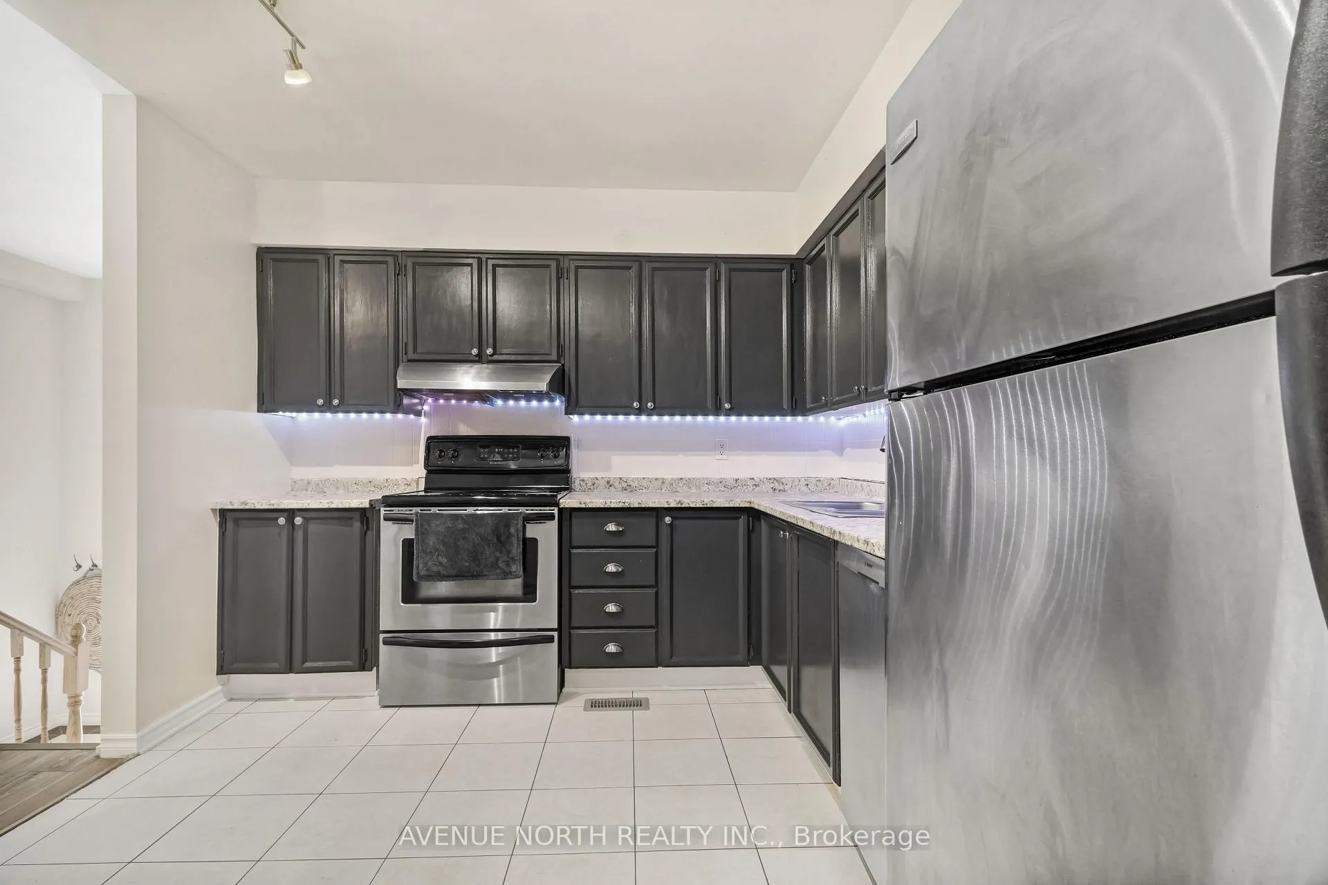 Photo 13 of 494 Sandhamn Private, Ottawa, Hunt Club Park/Greenboro — HOMEH