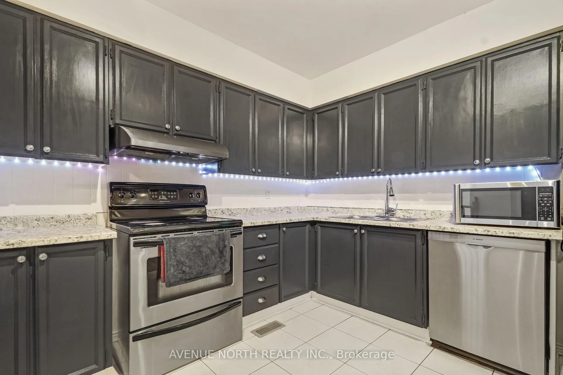 Photo 15 of 494 Sandhamn Private, Ottawa, Hunt Club Park/Greenboro — HOMEH
