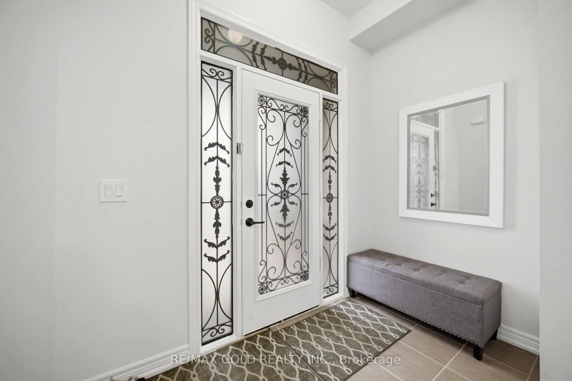 Photo 2 of 41 Davenfield Circle, Brampton, Bram East — HOMEH
