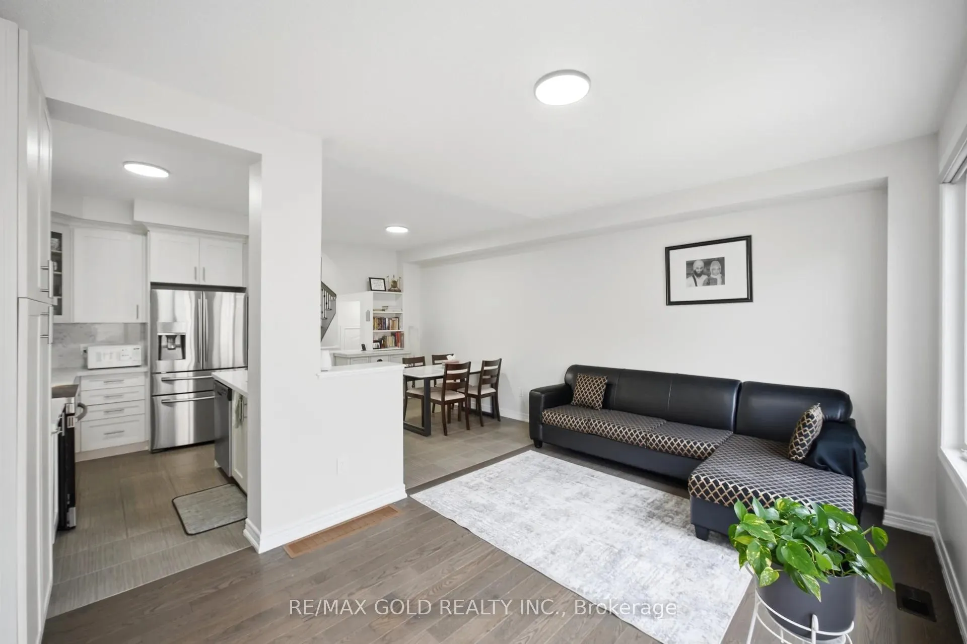 Photo 5 of 41 Davenfield Circle, Brampton, Bram East — HOMEH