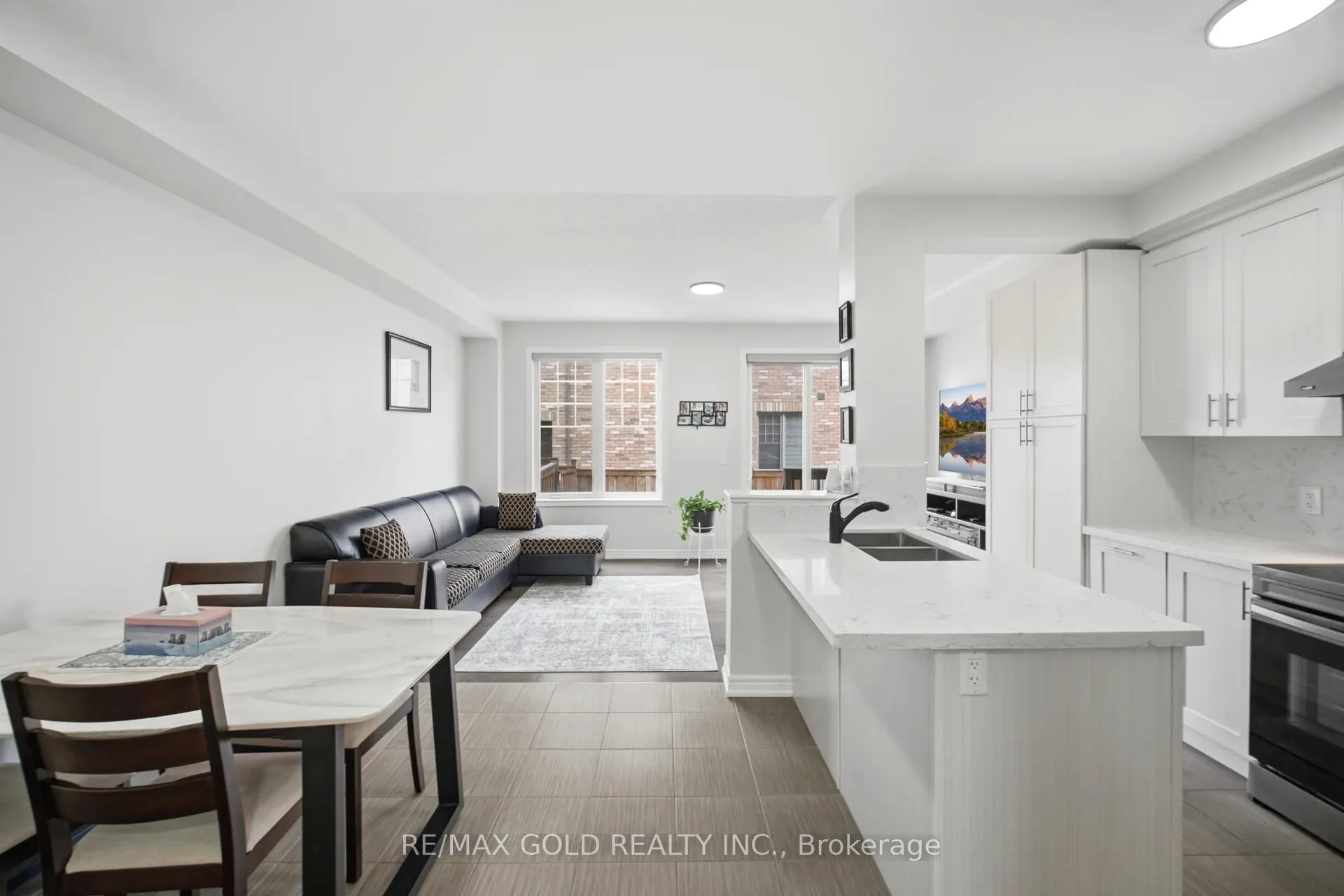 Photo 6 of 41 Davenfield Circle, Brampton, Bram East — HOMEH