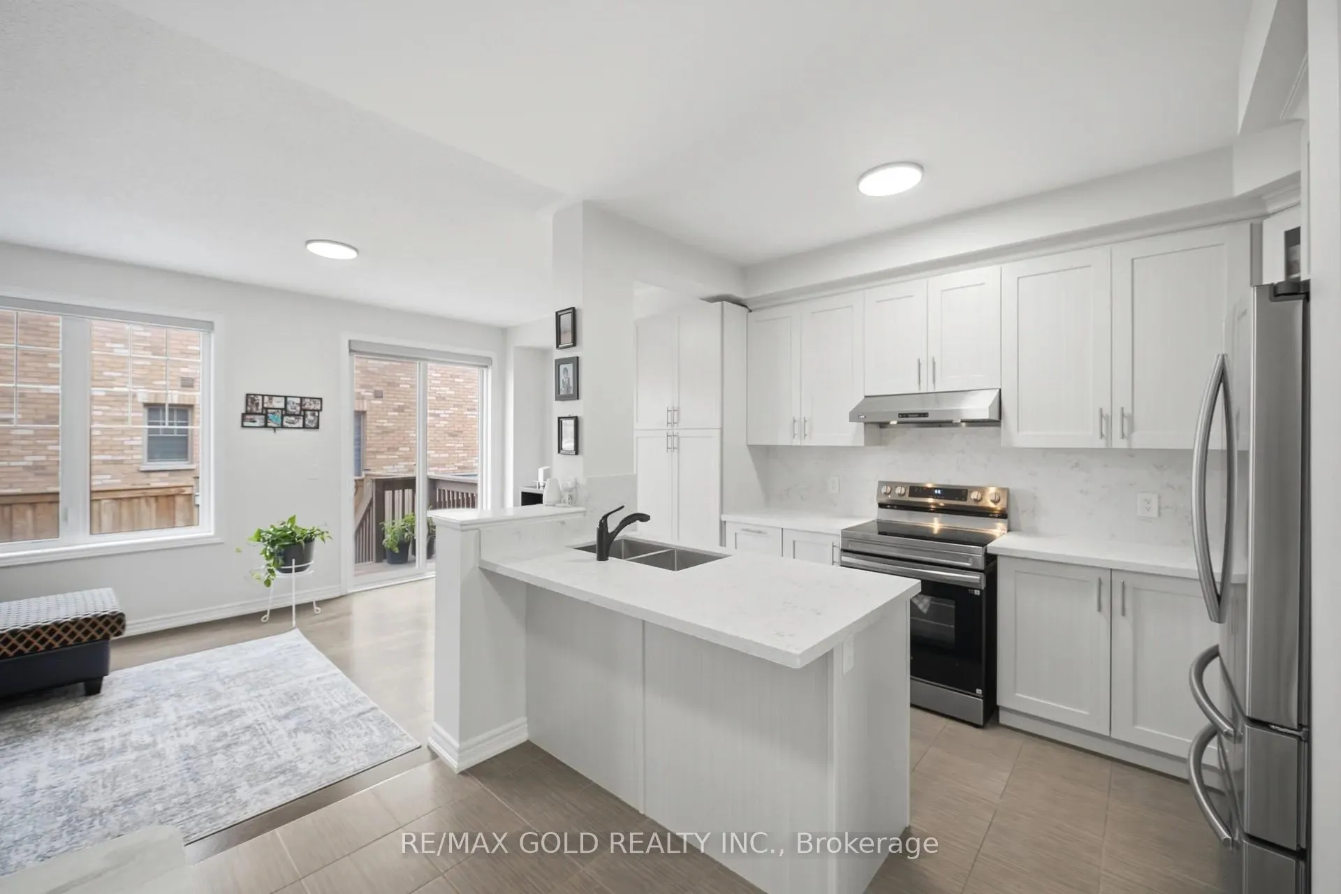 Photo 7 of 41 Davenfield Circle, Brampton, Bram East — HOMEH