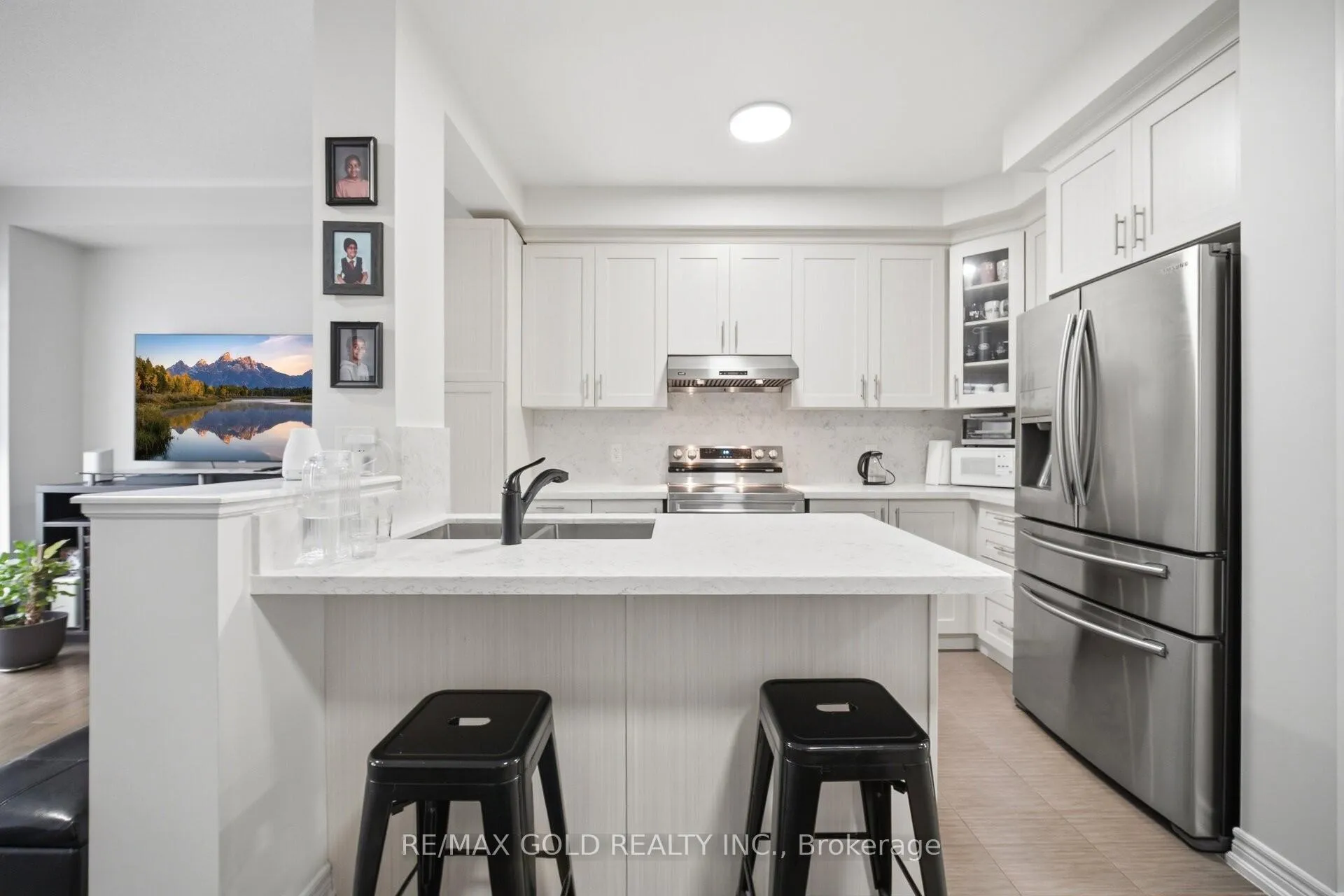 Photo 8 of 41 Davenfield Circle, Brampton, Bram East — HOMEH