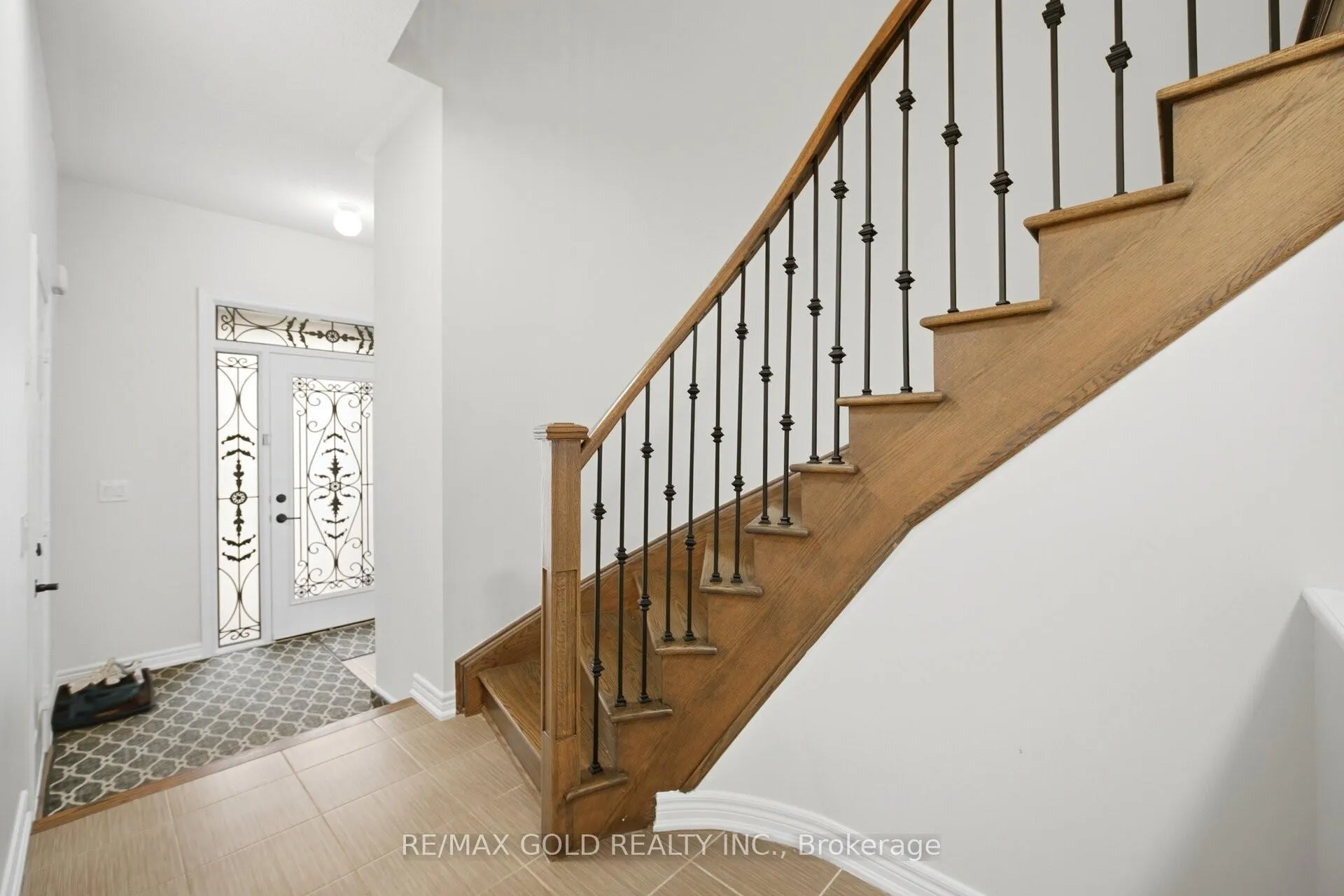 Photo 13 of 41 Davenfield Circle, Brampton, Bram East — HOMEH