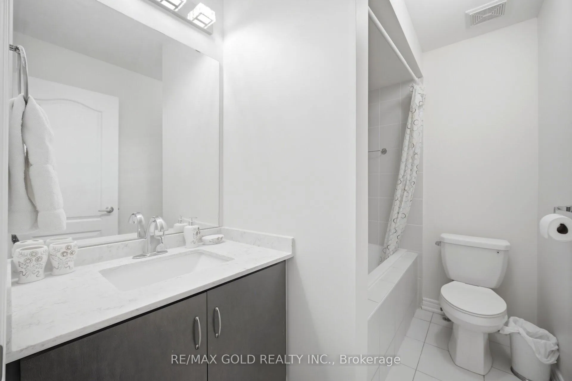 Photo 18 of 41 Davenfield Circle, Brampton, Bram East — HOMEH
