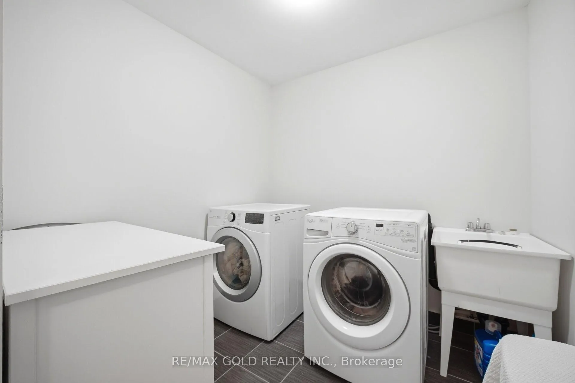 Photo 19 of 41 Davenfield Circle, Brampton, Bram East — HOMEH