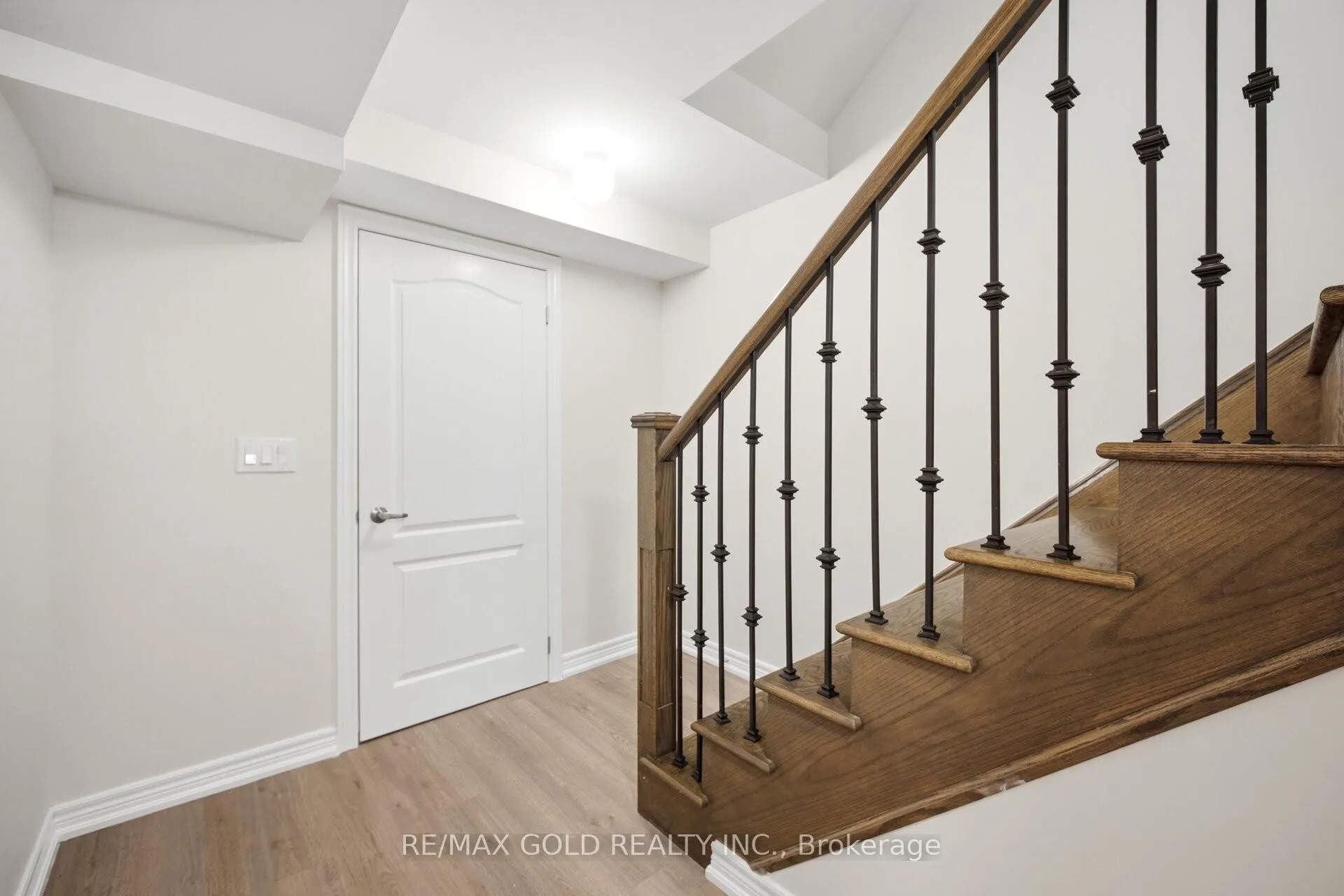 Photo 20 of 41 Davenfield Circle, Brampton, Bram East — HOMEH