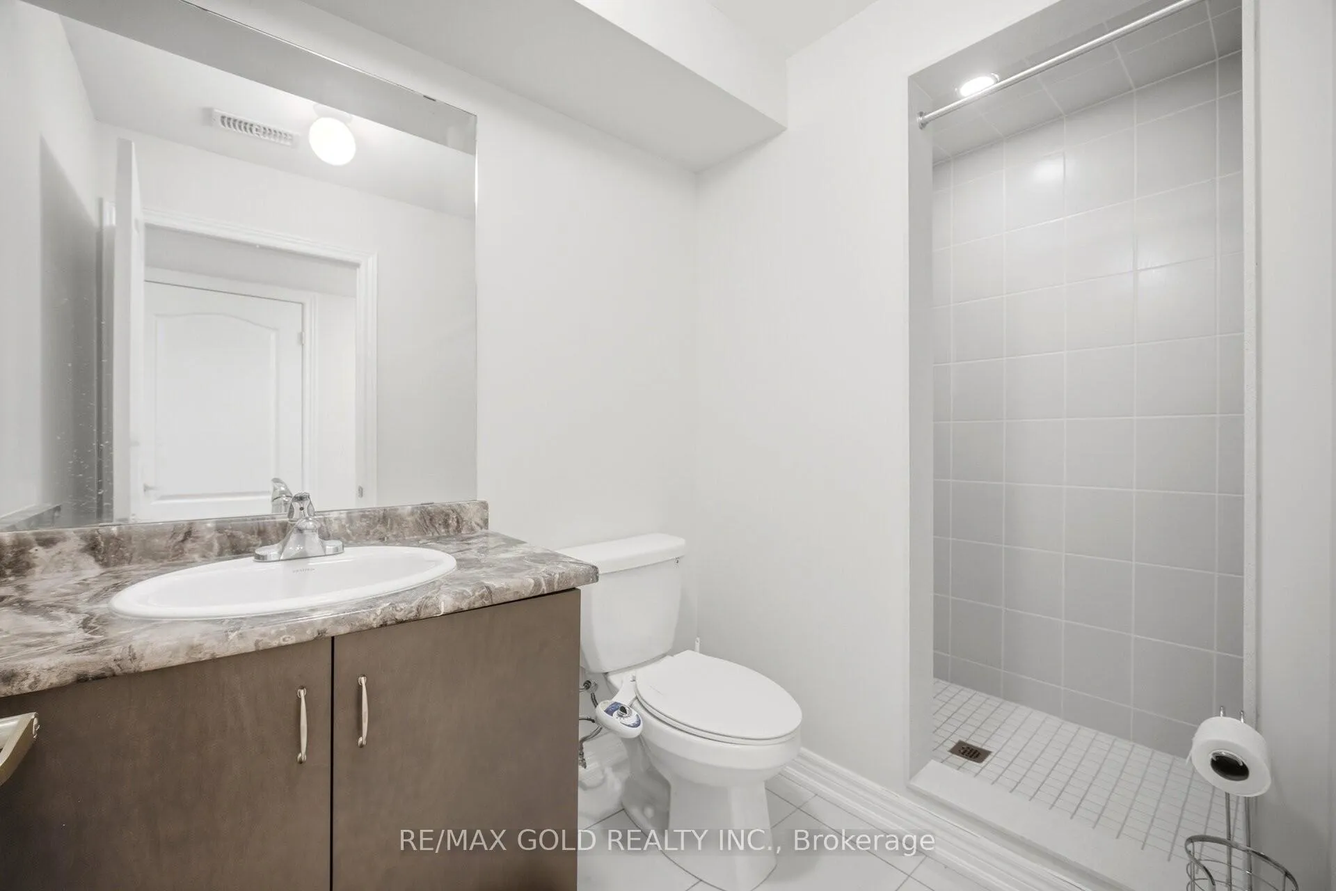 Photo 23 of 41 Davenfield Circle, Brampton, Bram East — HOMEH