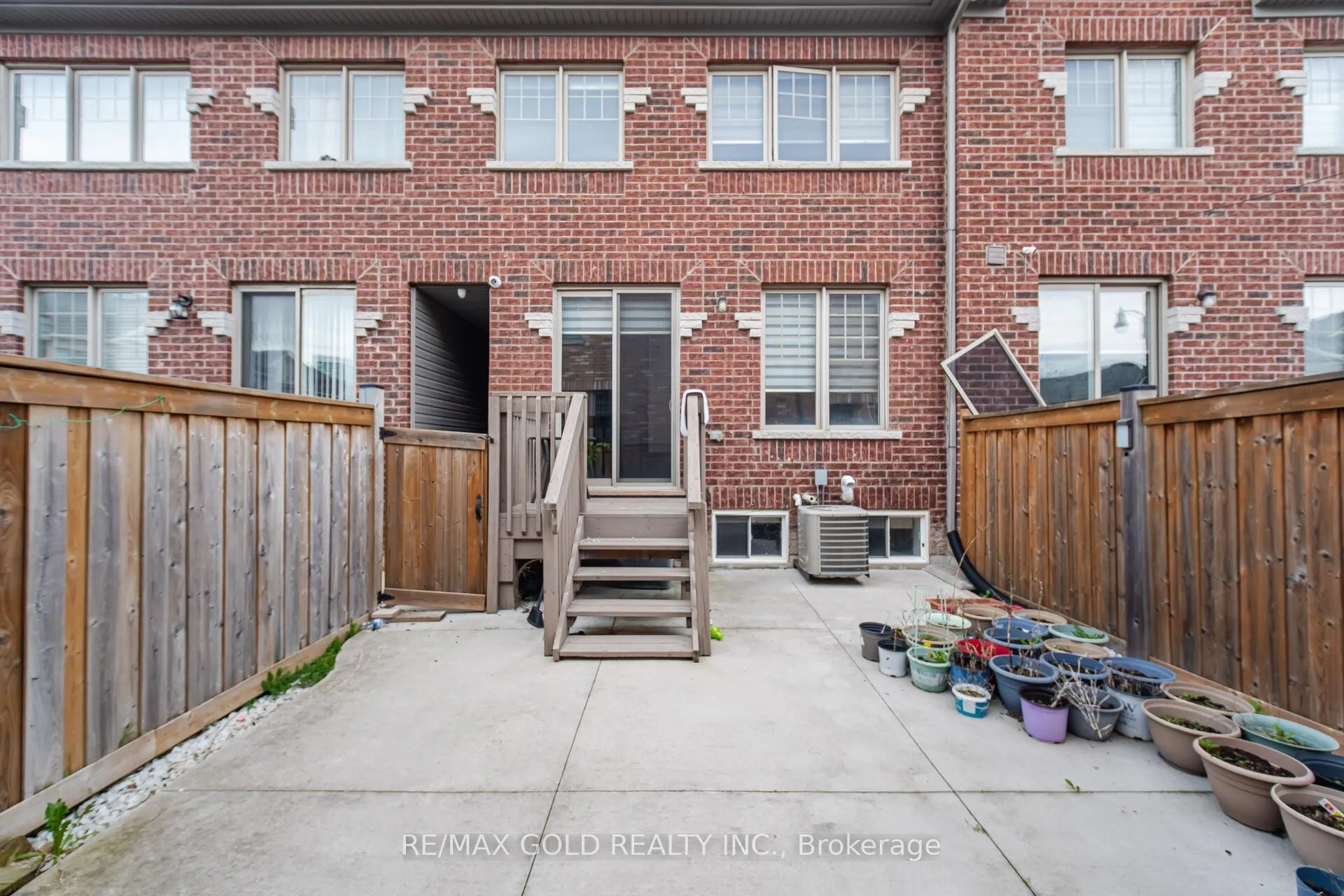Photo 25 of 41 Davenfield Circle, Brampton, Bram East — HOMEH