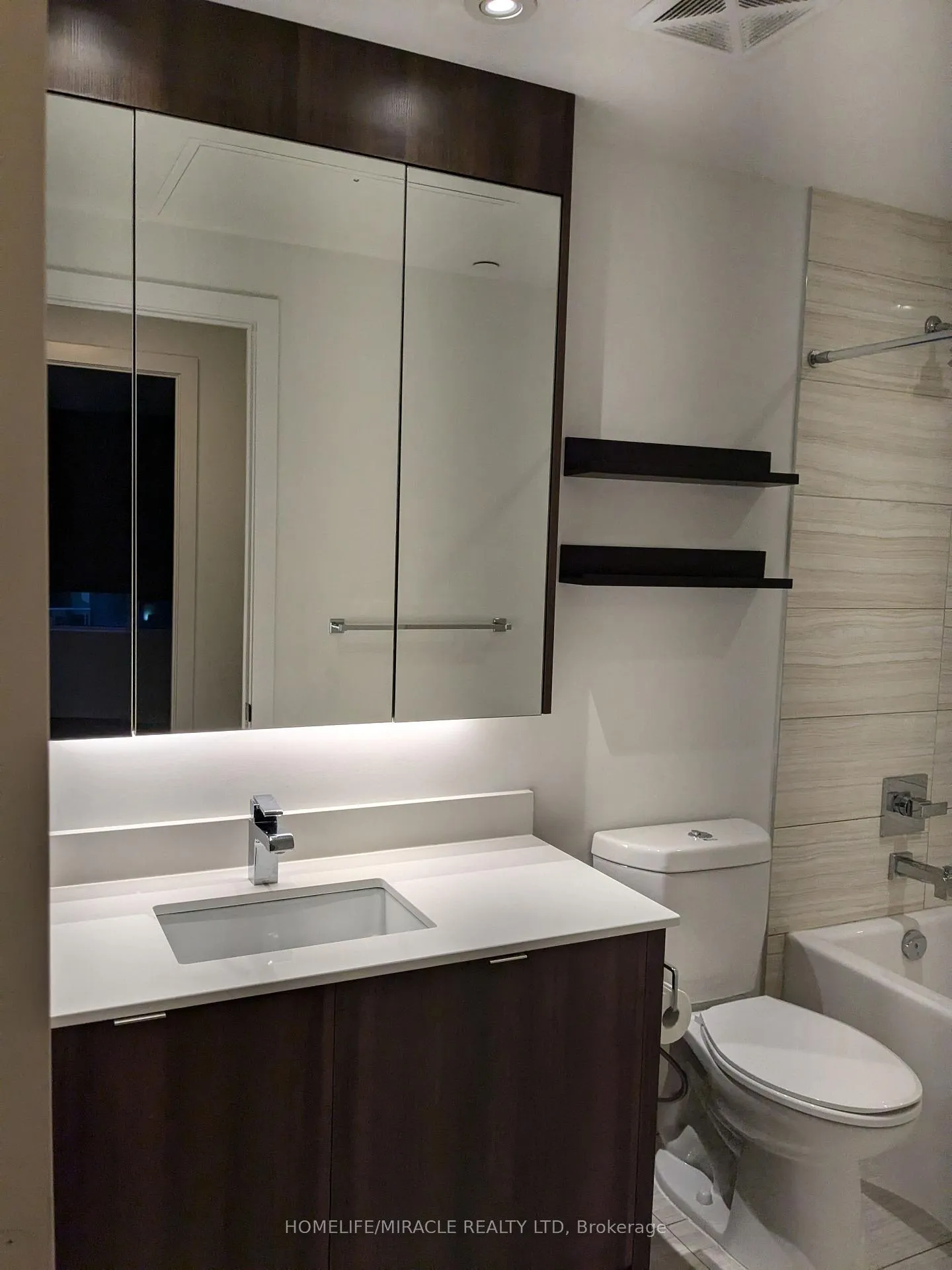 Photo 5 of Unit 813, 15 Merchants' Wharf, Toronto, Waterfront Communities — HOMEH
