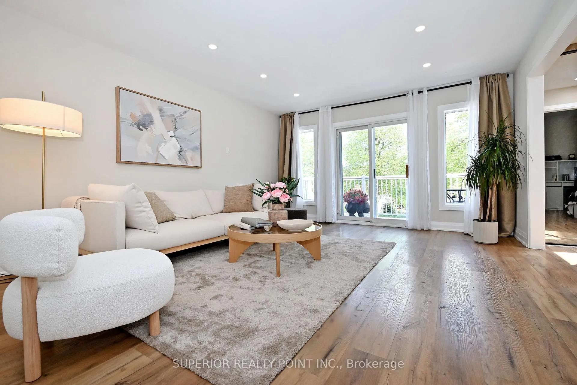 Photo 4 of 150 Mathewson Street N, Vaughan, Maple — HOMEH