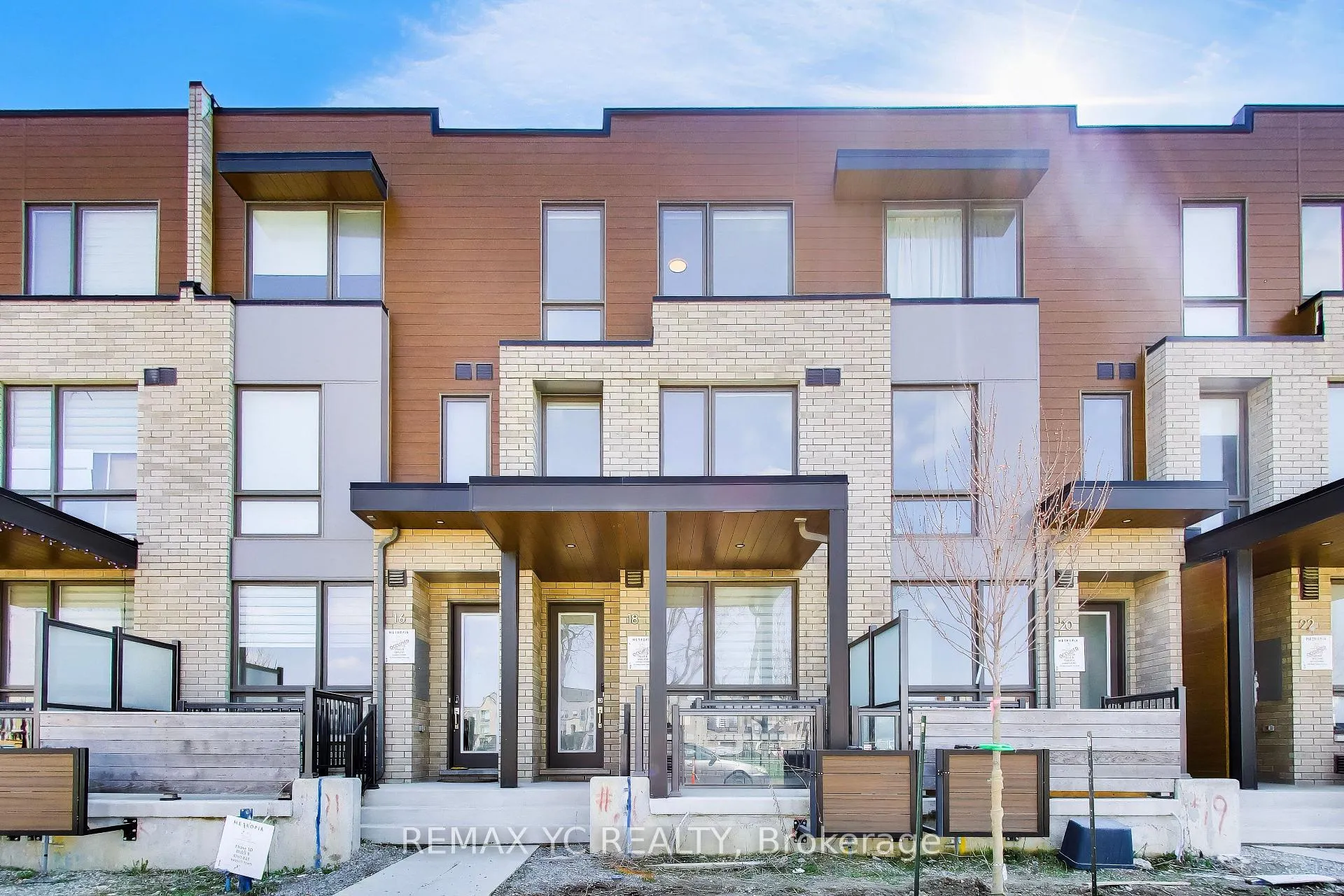 Front of 18 Deep Roots Terrace