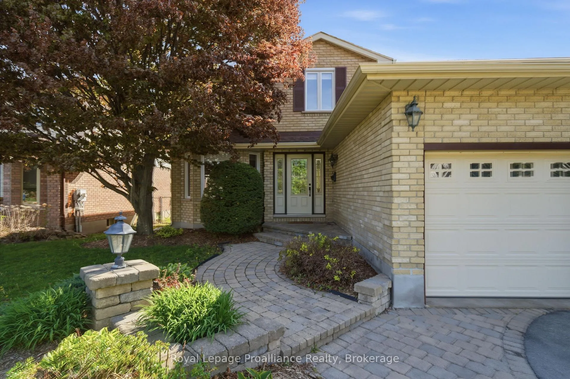 Photo 2 of 37 Dungannon Drive, Belleville, Belleville Ward — HOMEH