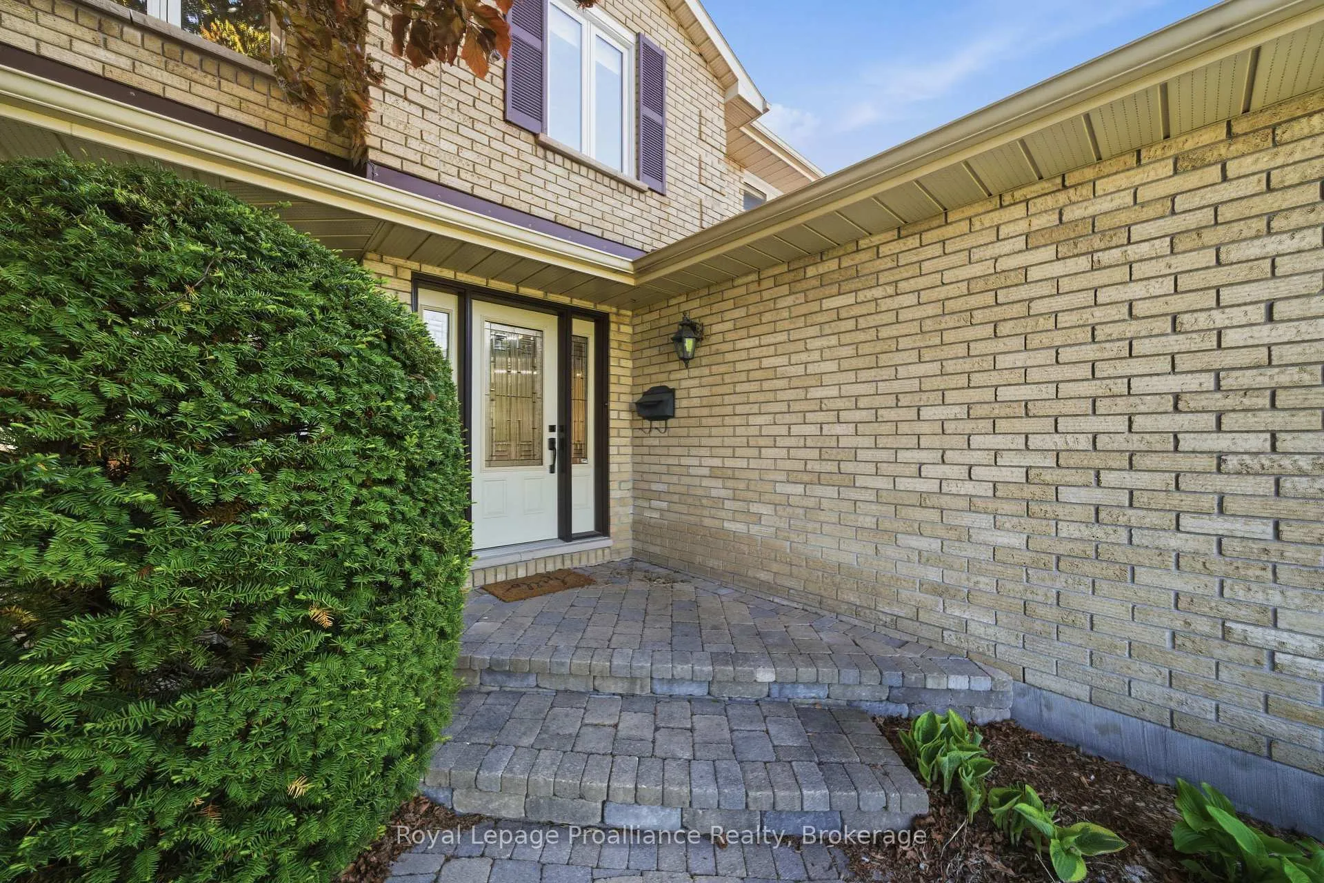 Photo 3 of 37 Dungannon Drive, Belleville, Belleville Ward — HOMEH