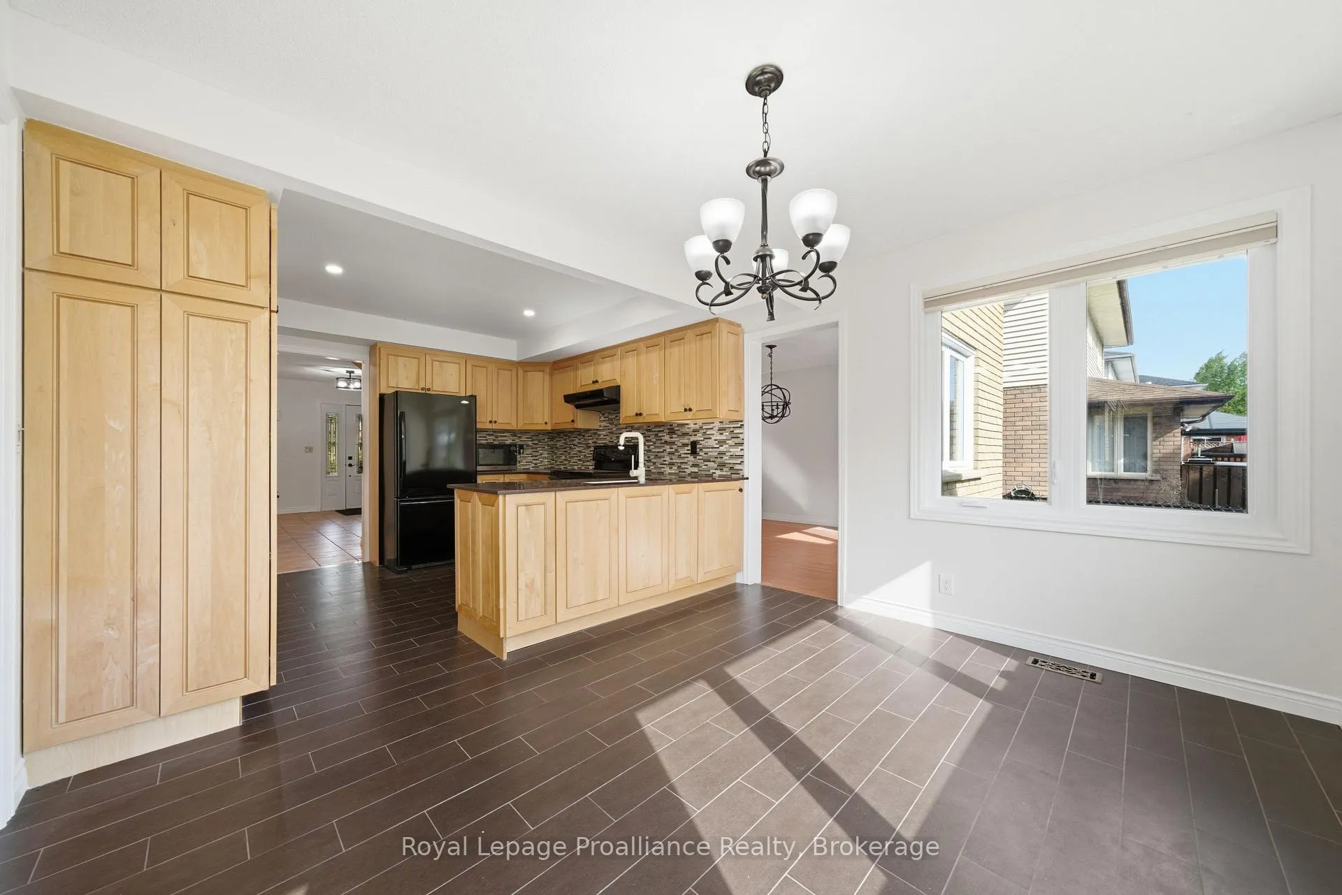 Photo 11 of 37 Dungannon Drive, Belleville, Belleville Ward — HOMEH