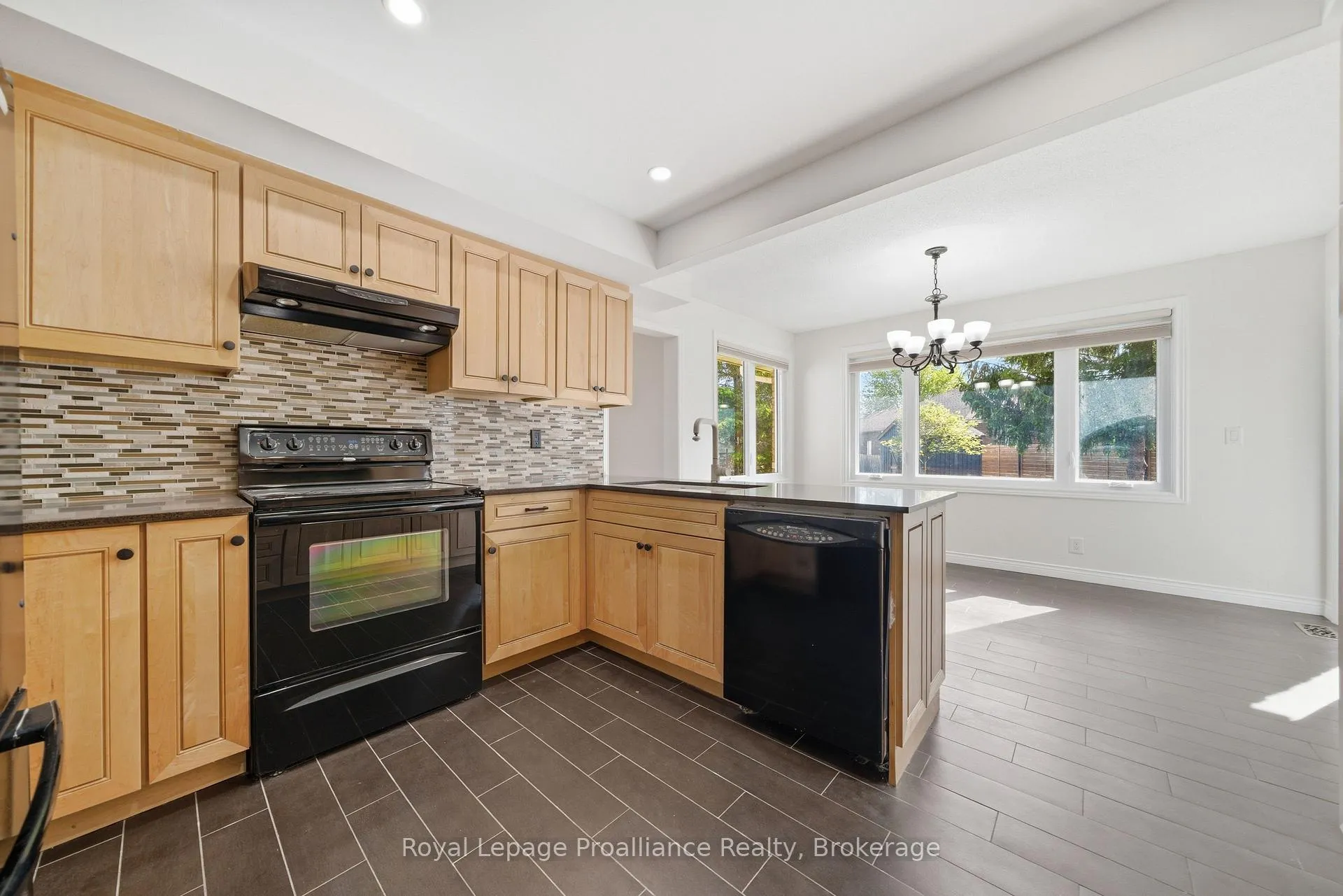 Photo 15 of 37 Dungannon Drive, Belleville, Belleville Ward — HOMEH