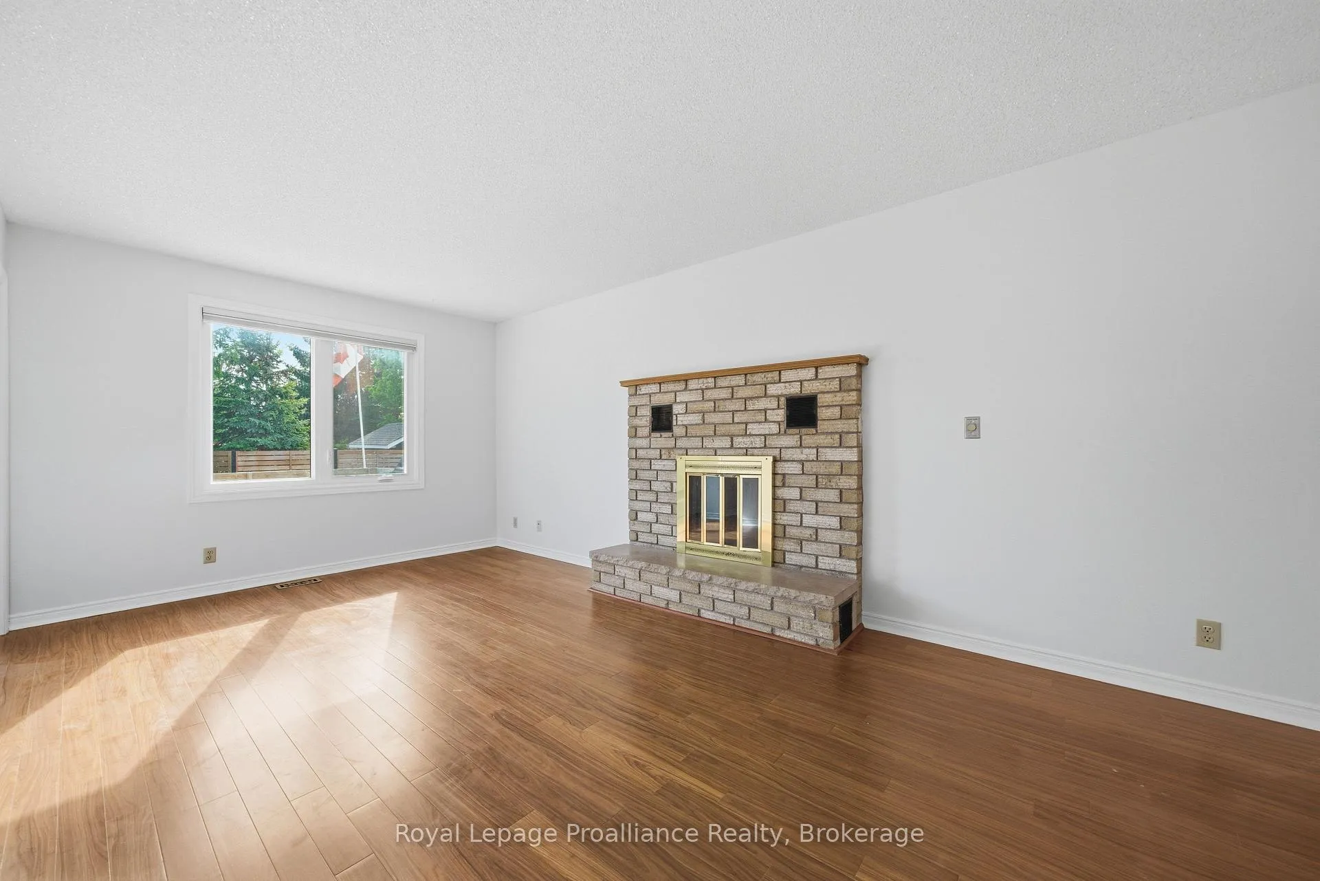 Photo 17 of 37 Dungannon Drive, Belleville, Belleville Ward — HOMEH