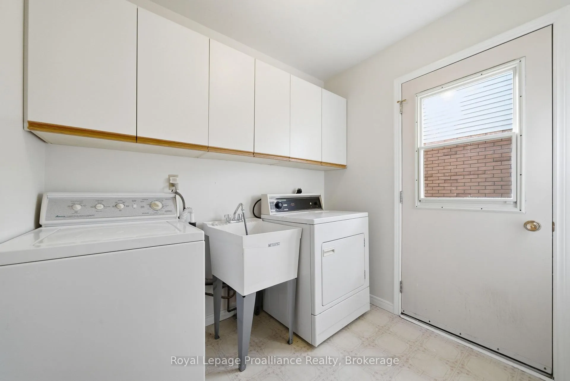Photo 21 of 37 Dungannon Drive, Belleville, Belleville Ward — HOMEH