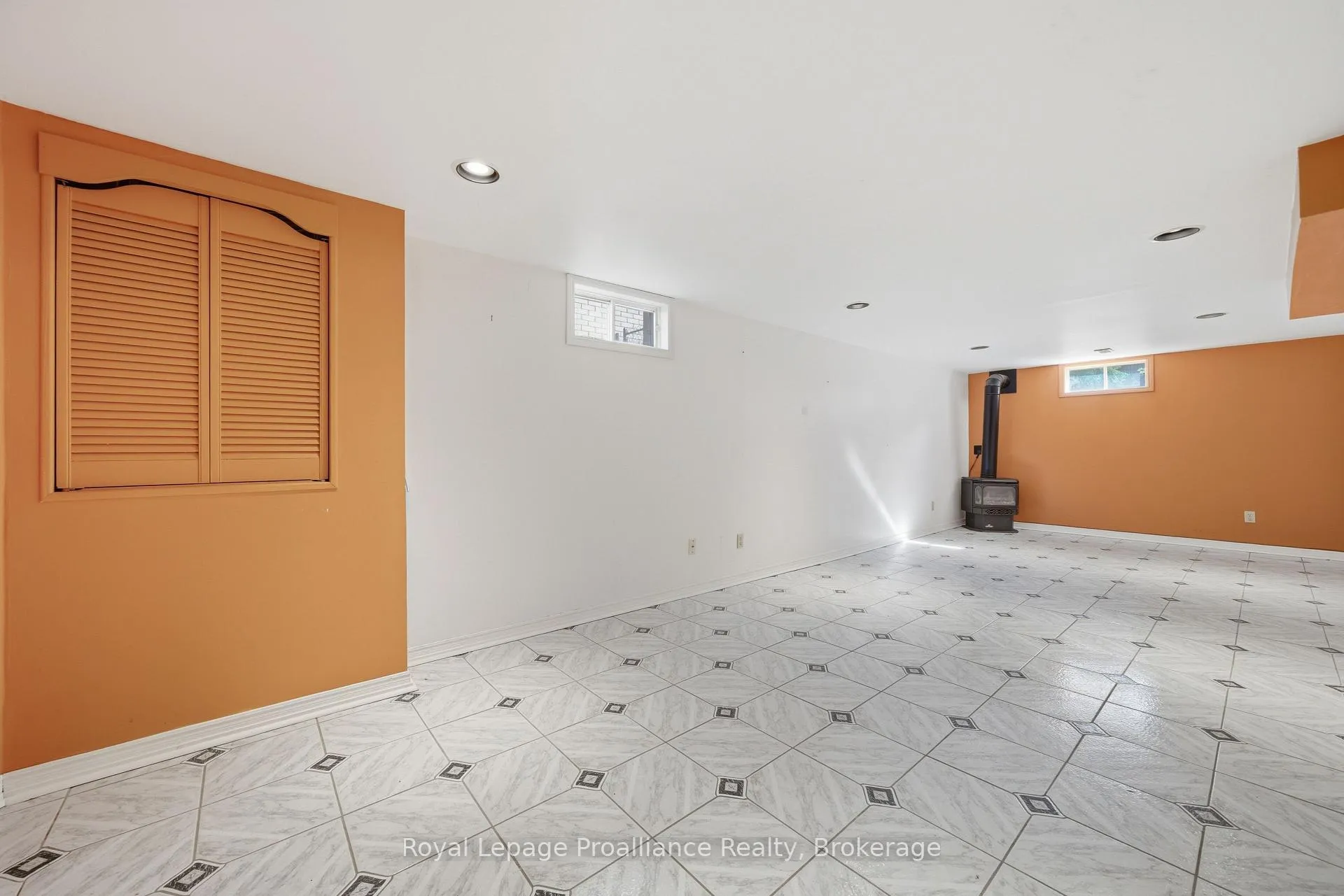 Photo 35 of 37 Dungannon Drive, Belleville, Belleville Ward — HOMEH