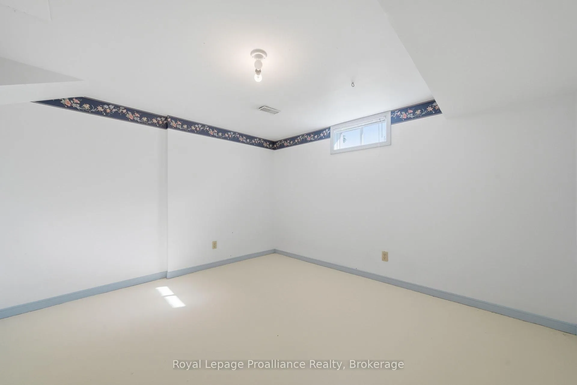 Photo 38 of 37 Dungannon Drive, Belleville, Belleville Ward — HOMEH