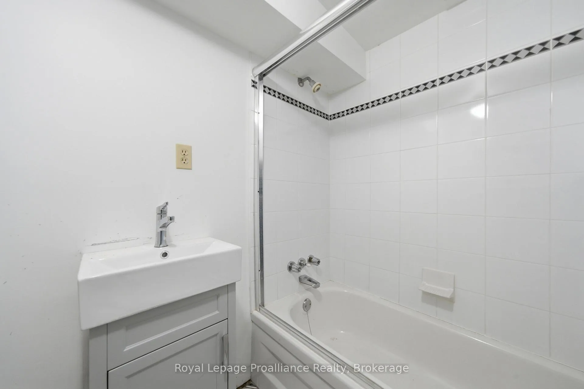 Photo 40 of 37 Dungannon Drive, Belleville, Belleville Ward — HOMEH