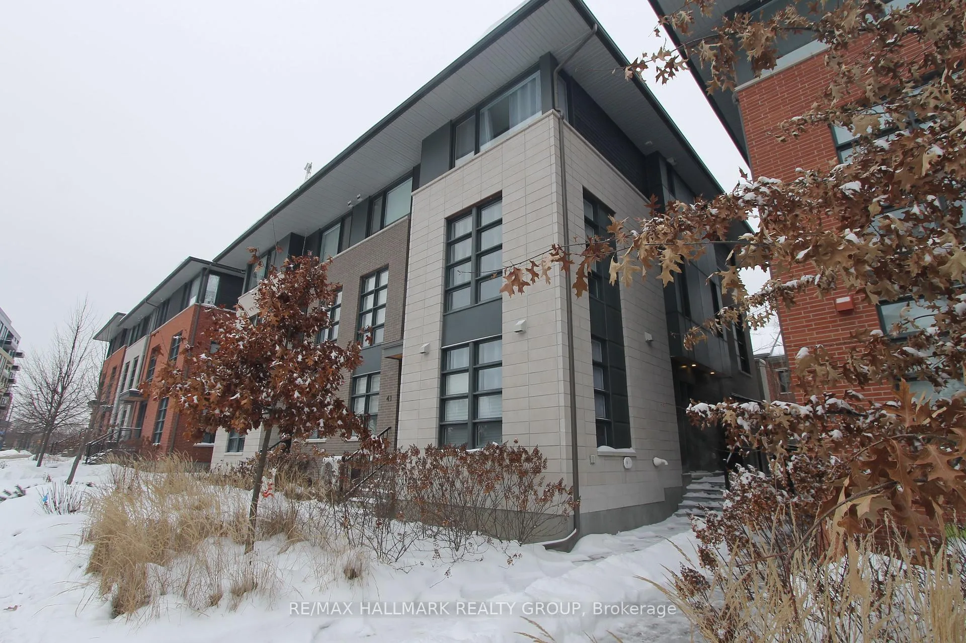 Front of 45 Oblats Avenue