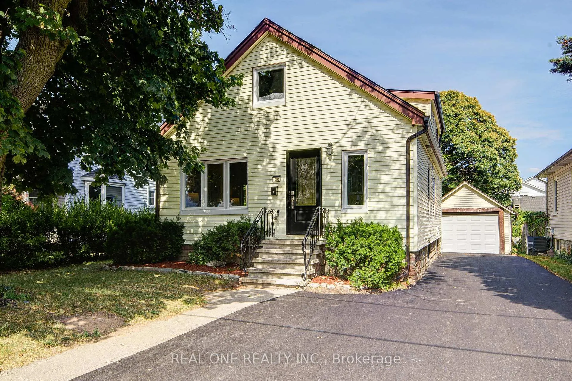 Photo 1 of 4052 St James Avenue, Niagara Falls, Morrison — HOMEH
