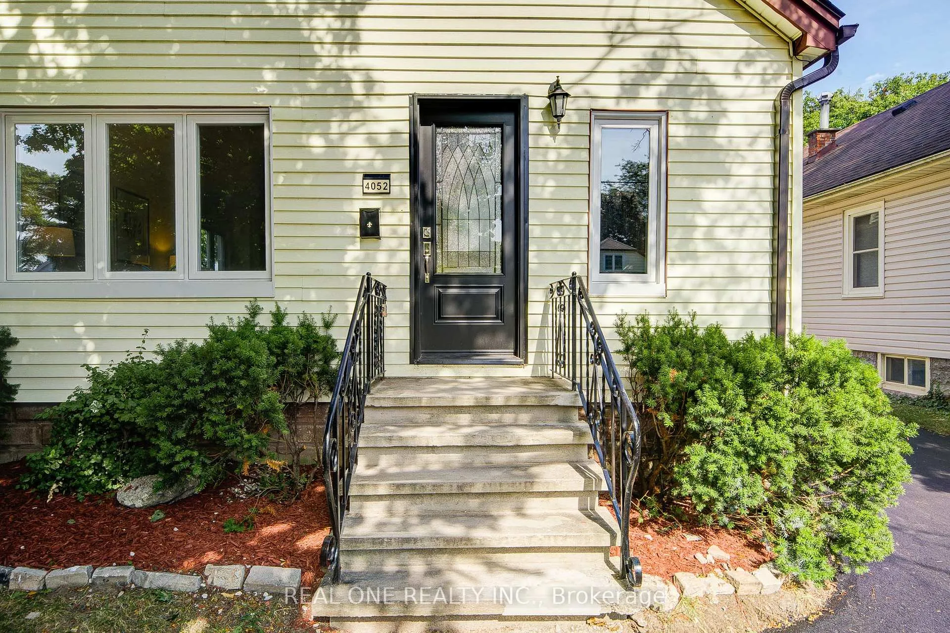 Photo 2 of 4052 St James Avenue, Niagara Falls, Morrison — HOMEH