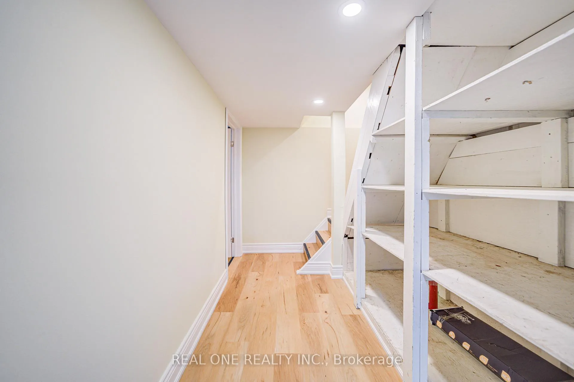 Photo 36 of 4052 St James Avenue, Niagara Falls, Morrison — HOMEH