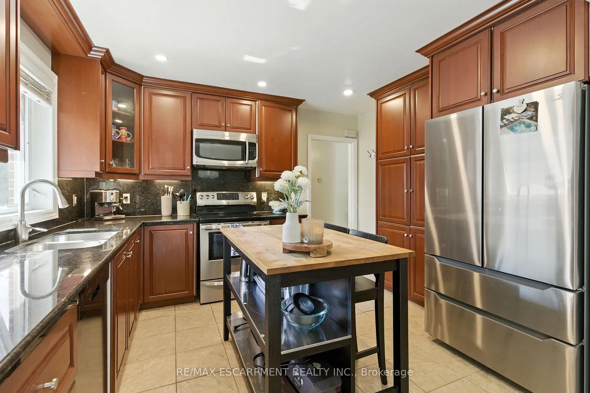 Photo 8 of 2224 Ghent Avenue, Burlington, Brant — HOMEH