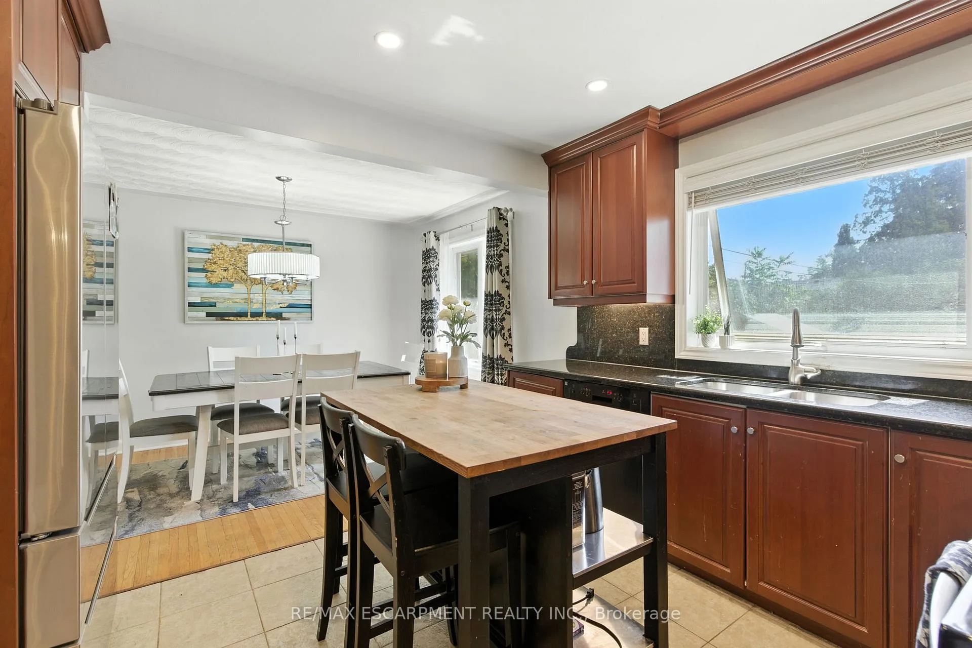 Photo 9 of 2224 Ghent Avenue, Burlington, Brant — HOMEH