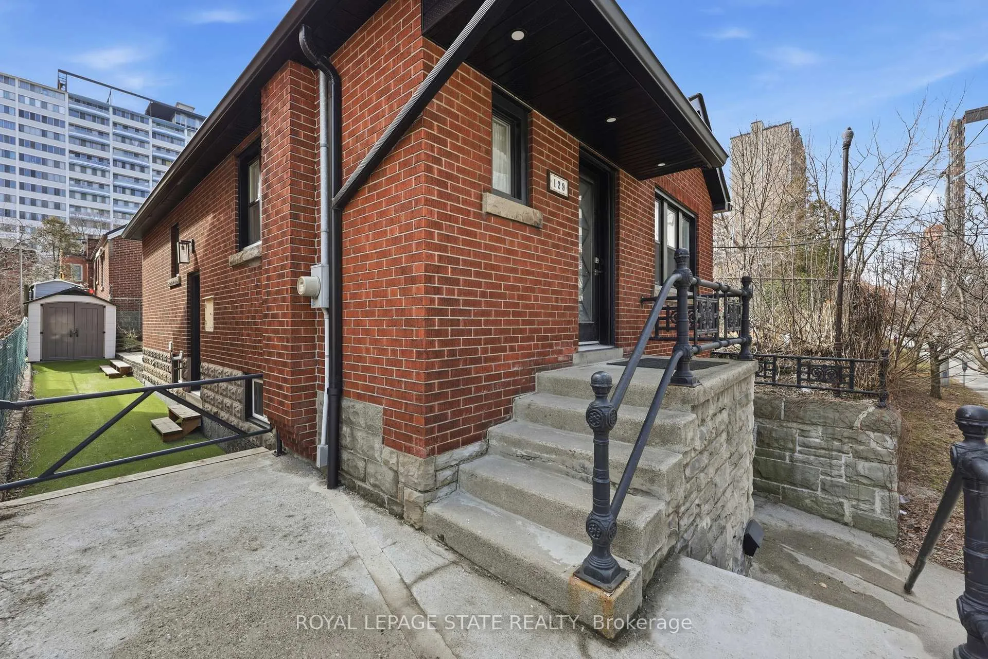 Photo 2 of 129 Jackson Street W, Hamilton, Durand — HOMEH