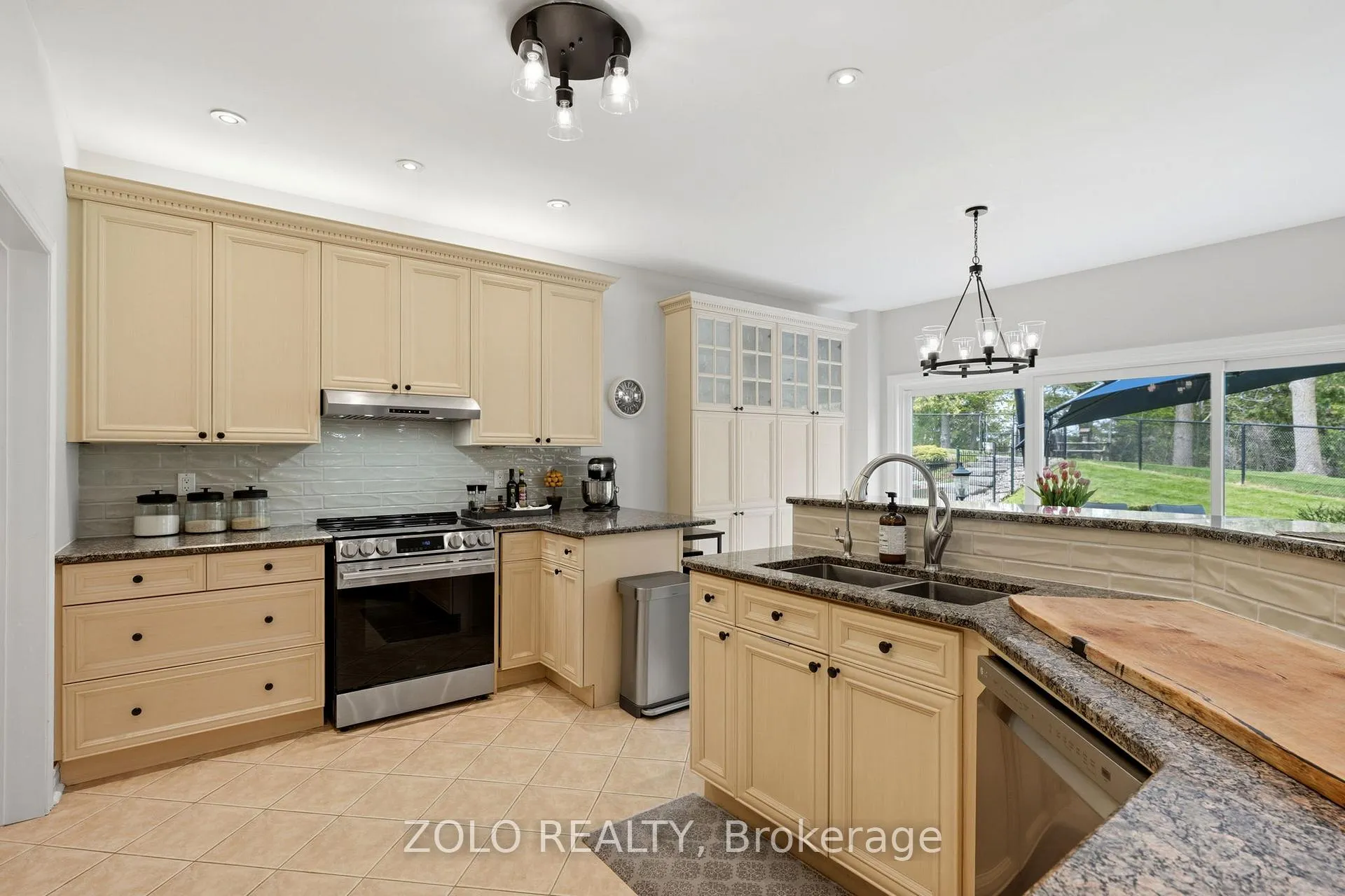 Photo 5 of 86 North Ridge Crescent, Halton Hills, Georgetown — HOMEH