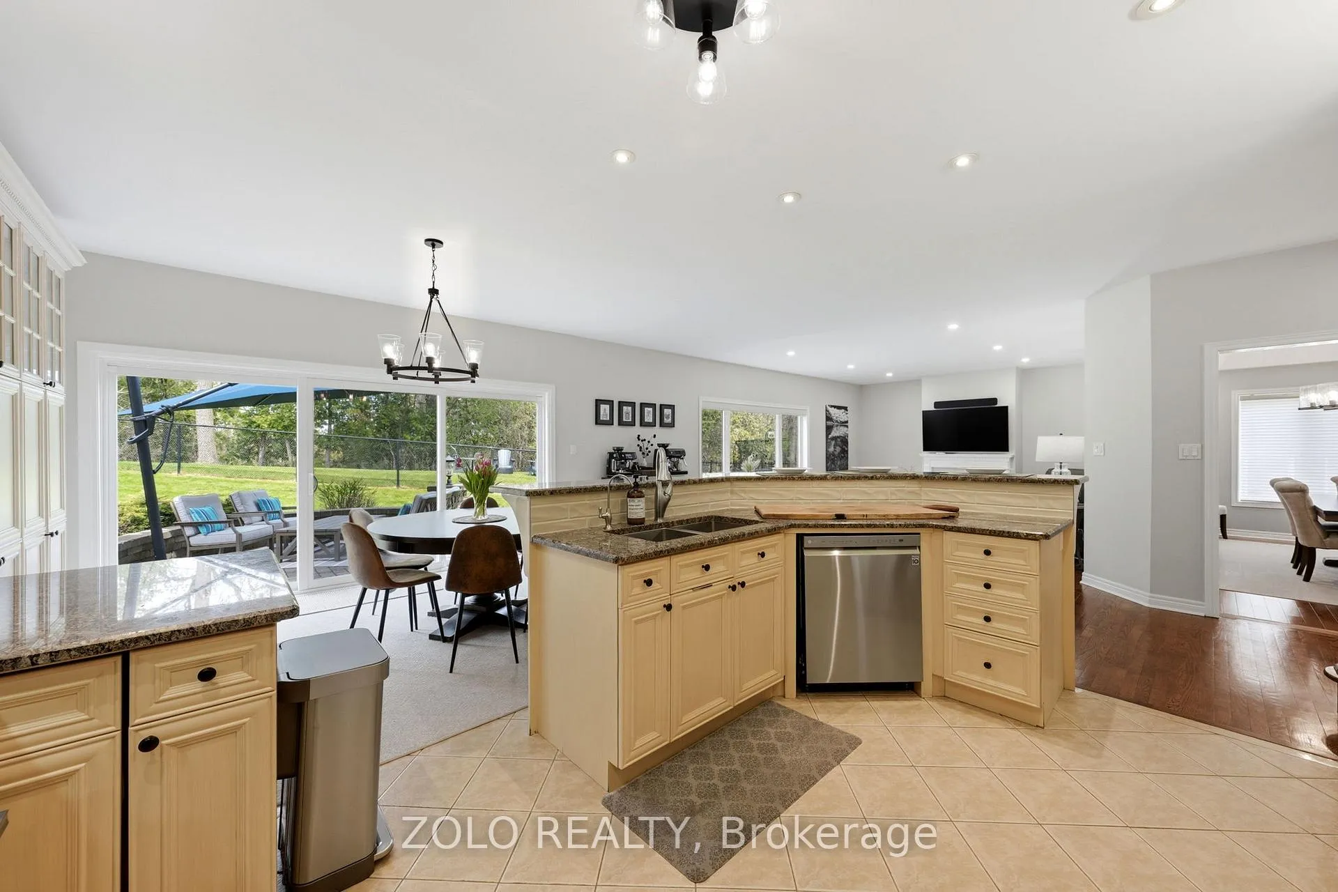 Photo 6 of 86 North Ridge Crescent, Halton Hills, Georgetown — HOMEH