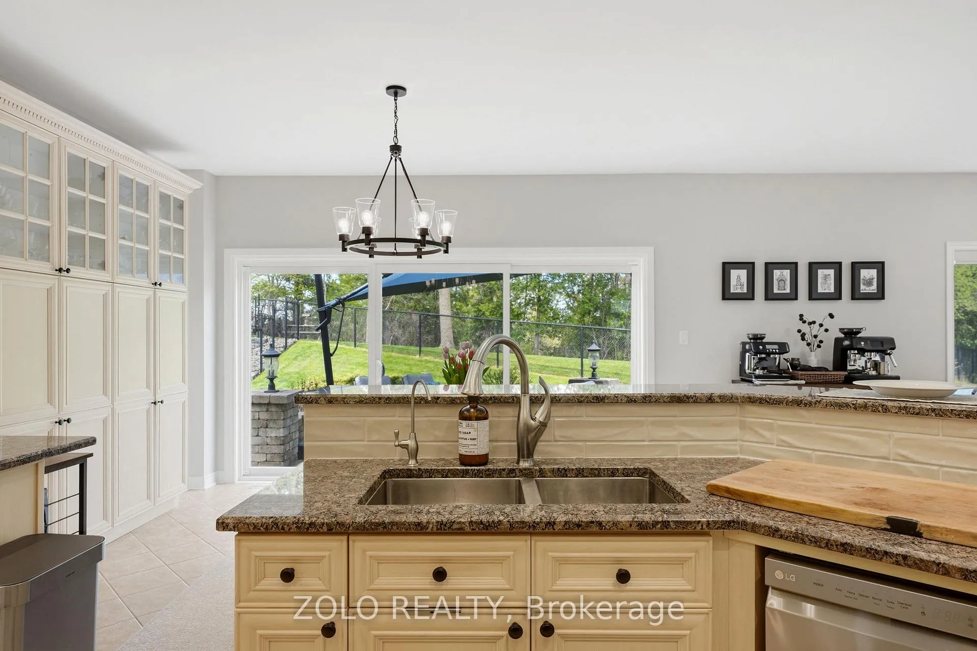 Photo 7 of 86 North Ridge Crescent, Halton Hills, Georgetown — HOMEH