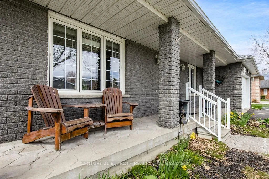 Photo 5 of 12 Graham Street, Springwater, Elmvale — HOMEH