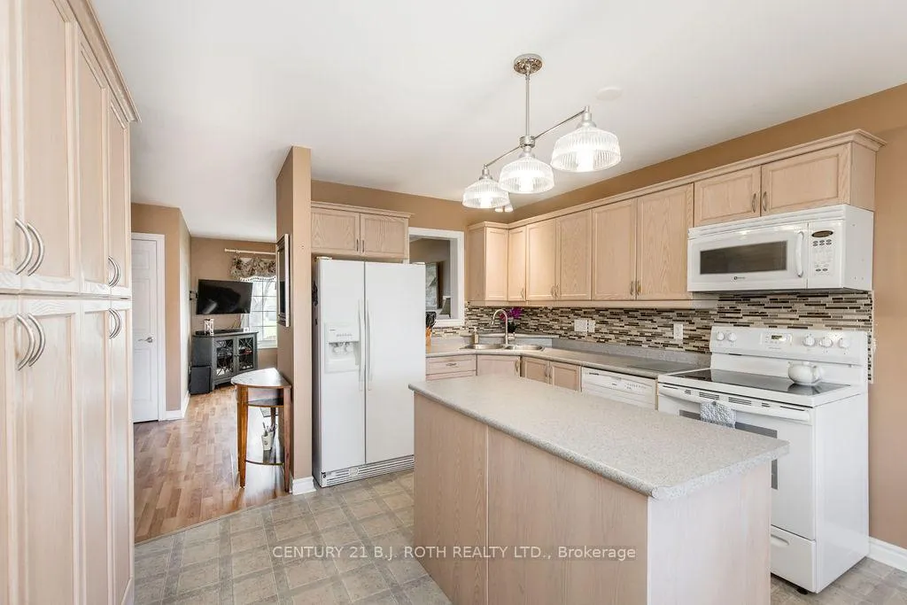 Photo 13 of 12 Graham Street, Springwater, Elmvale — HOMEH