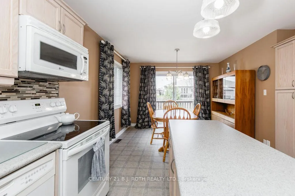 Photo 15 of 12 Graham Street, Springwater, Elmvale — HOMEH