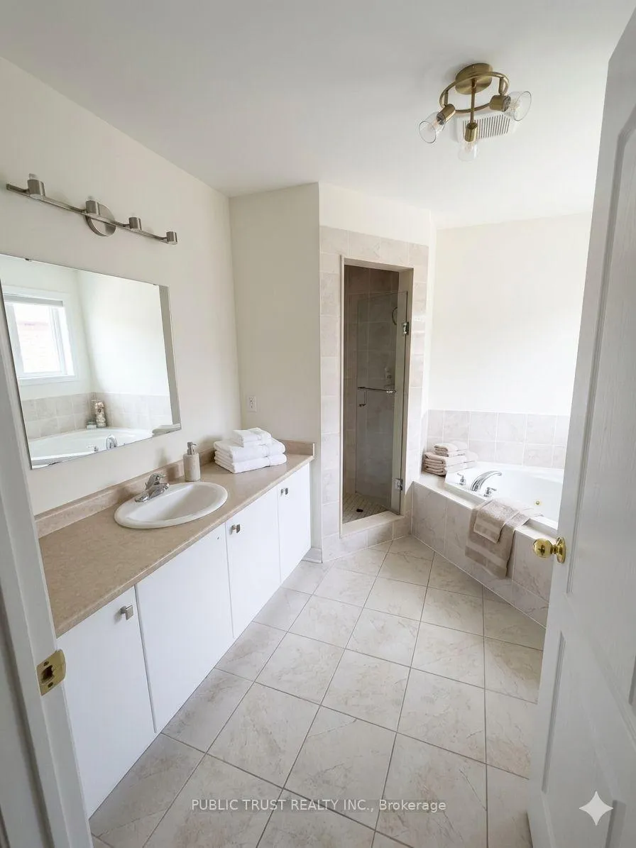 Photo 8 of 1873 Castlepoint Drive, Oshawa, Taunton — HOMEH
