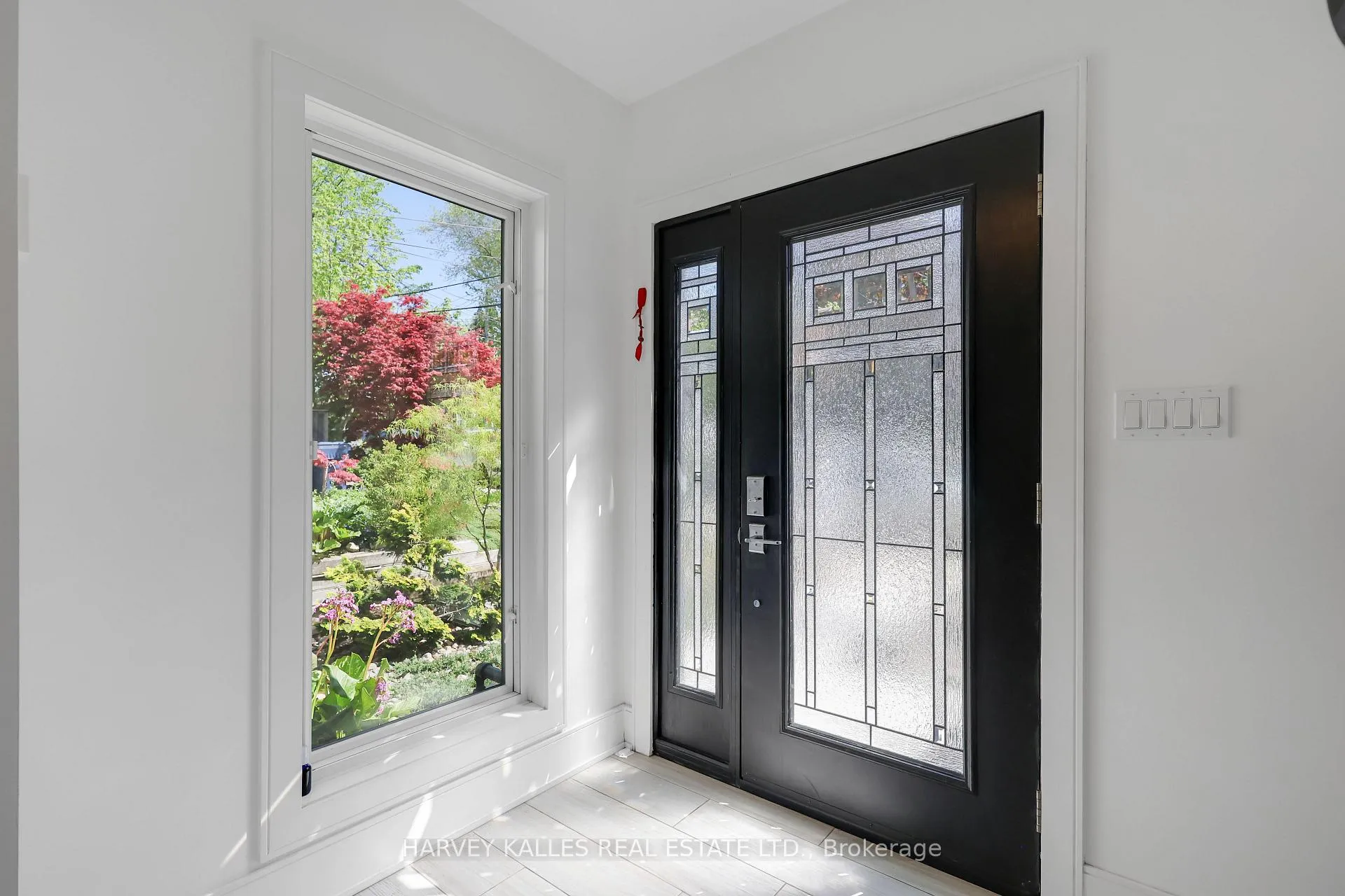 Photo 3 of 84 Edith Drive, Toronto, Yonge-Eglinton — HOMEH