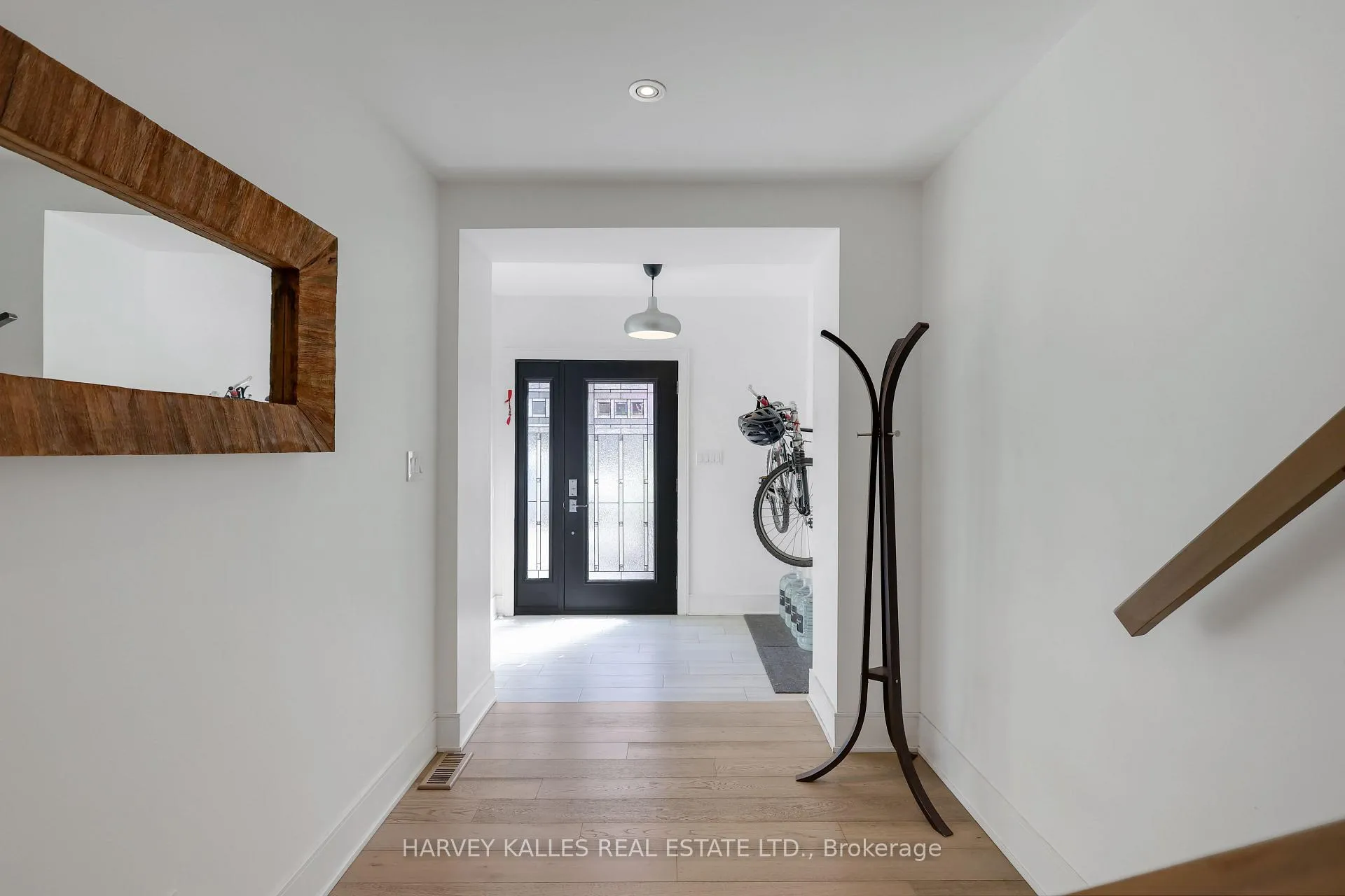 Photo 4 of 84 Edith Drive, Toronto, Yonge-Eglinton — HOMEH