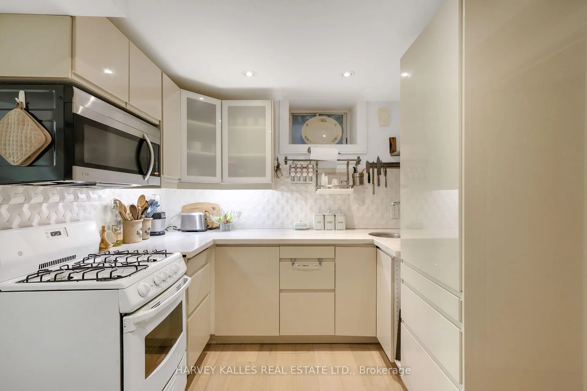 Photo 35 of 84 Edith Drive, Toronto, Yonge-Eglinton — HOMEH