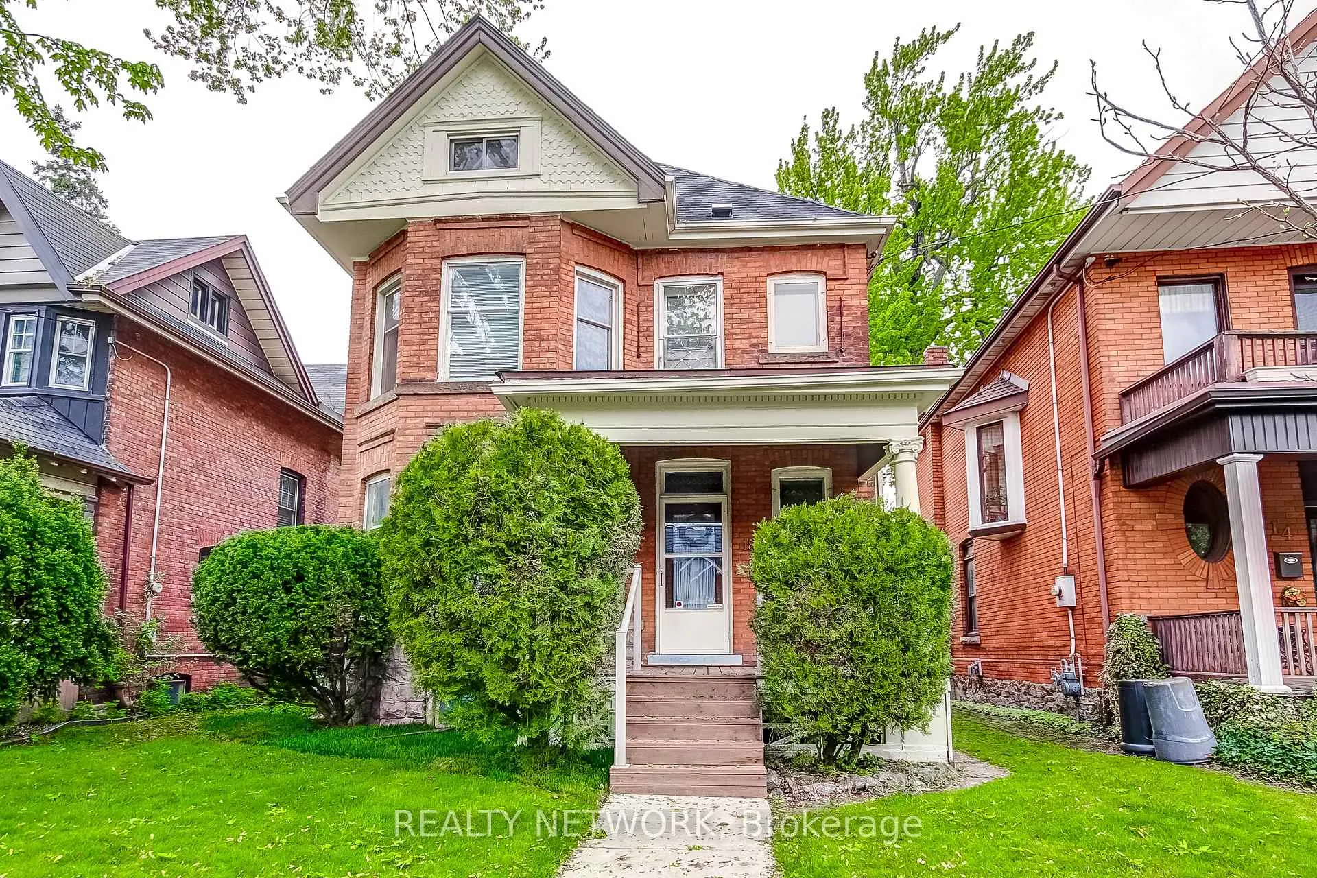 Photo 1 of 18 Fairleigh Crescent, Hamilton, St. Clair — HOMEH